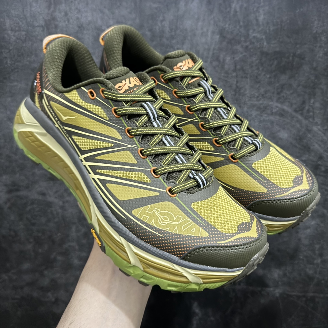 【绿X版】HOKA ONE ONE Mafate Speed 2 Low 玛法特2代系列低帮轻量户外越野休闲运动慢跑鞋n上脚赞到报爆 轻盈舒适n鞋面采用超轻的无缝架构轻薄的TPU贴在透气的鞋面材料上减轻重量同时也保证了支撑性鞋底采用滚动平衡技术 引导跑者回归自然步态祖传的神奇EVA材质中底依旧是一如既往地表现优秀 能提供充足的缓震 作为HOKA家的越野跑鞋 VIBRAM 橡胶大底也是必不可少的 即便在复杂湿滑的地形 依旧能有良好的抓地力及稳定性 鞋带采用了弹性不易松脱的扁宽弹性鞋带 前掌与中掌部分也进行了加宽 也更加适合亚洲人的脚型 是一款十分全面且足够强悍的户外硬核越野鞋日常搭配的话短裤是基本不挑 阔腿裤 工装裤以及各种长筒牛仔裤都可以SIZE：36 36.5 37.5 38 38.5 39 40 40.5 41 42 42.5 43 44 44.5 45-莆田鞋批发中心