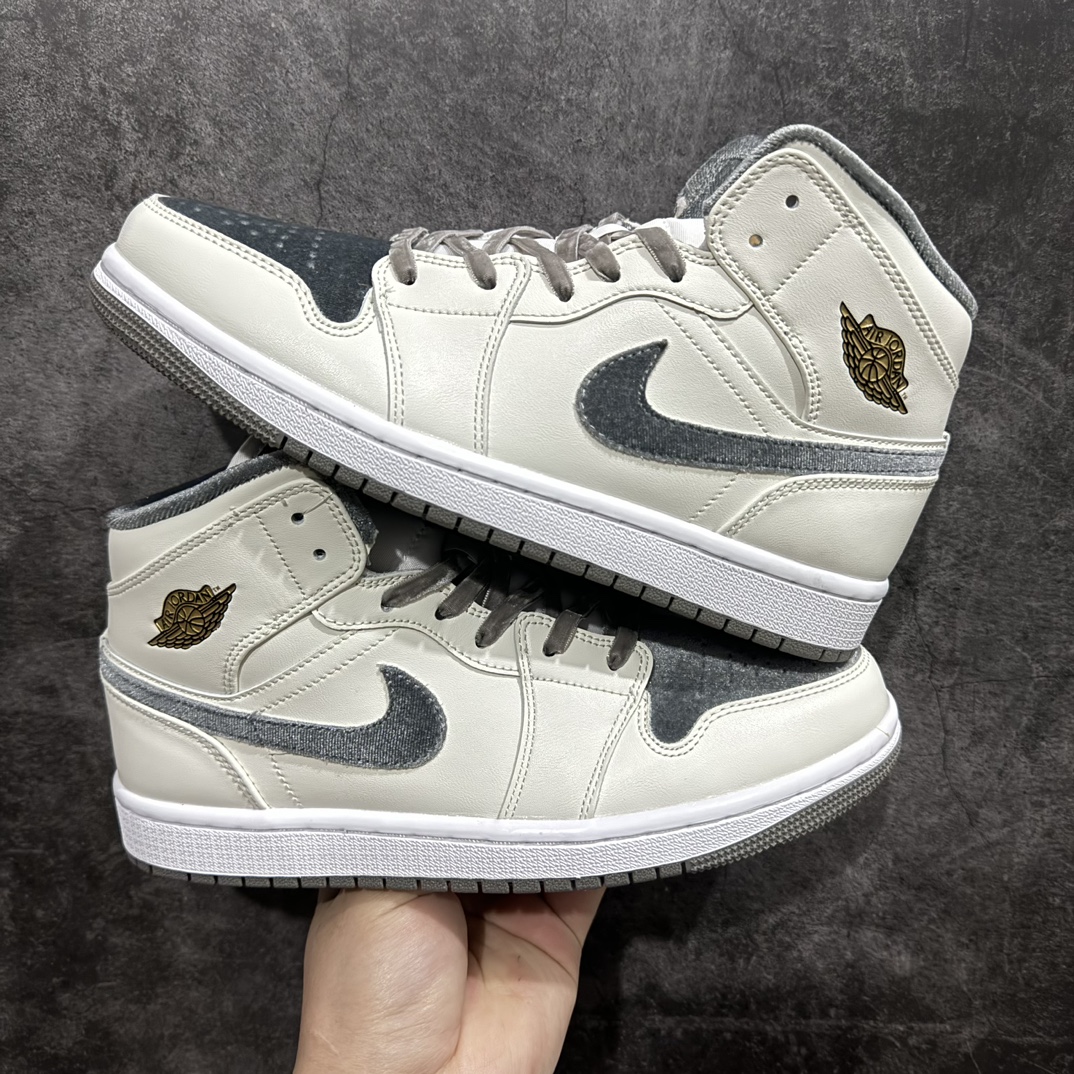 AirJordan1Mid“VelvetToe”中帮天鹅绒这双鞋以米白色为主调辅以灰色搭配看起来十分清爽