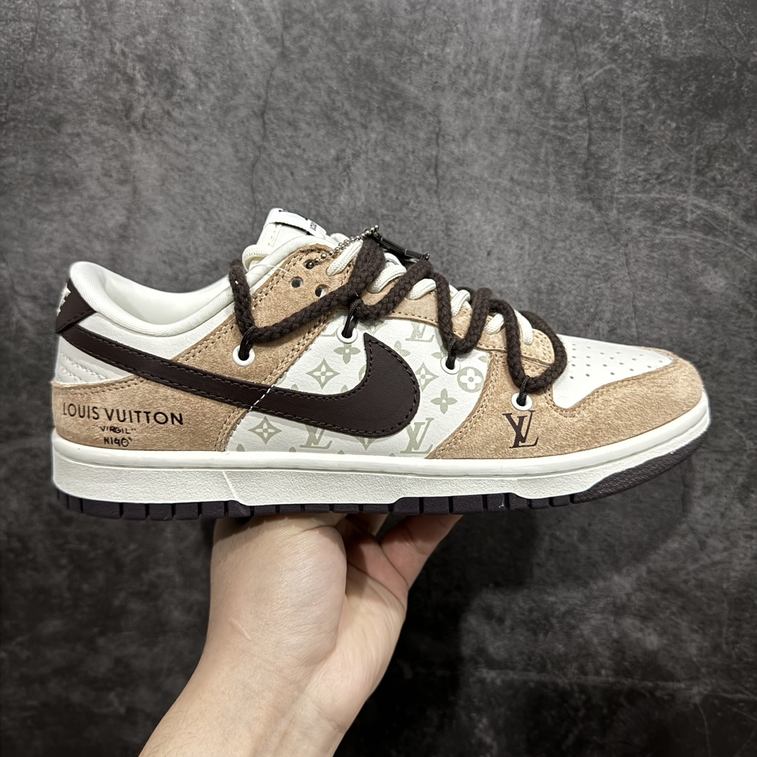 【定制版】Nike SB Dunk Low x Louis Vuitton LV白棕印花n纯原大厂出品 极力推荐👏n原装头层材料 独家版型蒸餾加工n帶來的是更好的视觉和脚感体验n大厂纯原品质出货 清洁度 电绣工艺皮料切割干净无任何毛边 细节完美 官方货号：FC1688 167 尺码：36 36.5 37.5 38 38.5 39 40 40.5 41 42 42.5 43 44 44.5 45n-莆田鞋批发中心