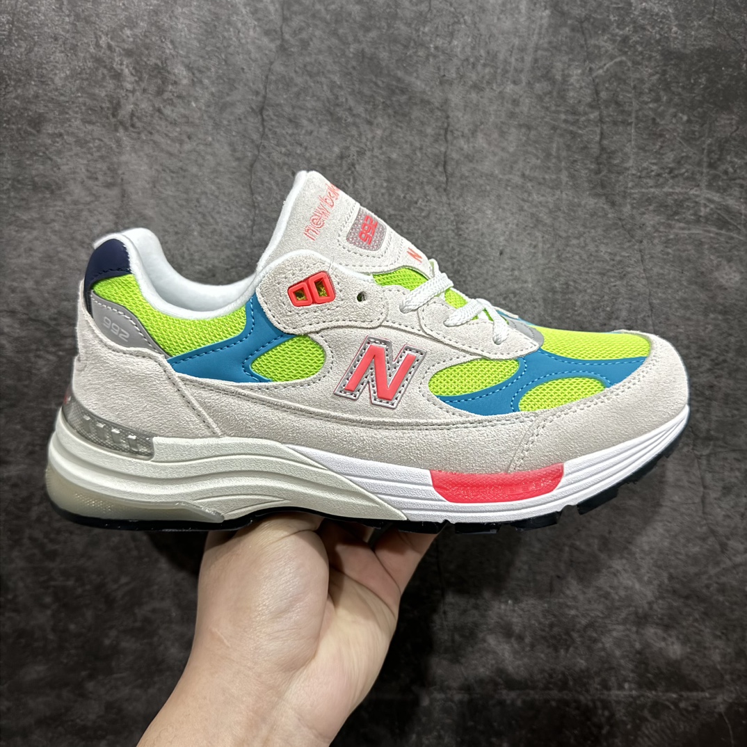 【OK纯原版本】New Balance 新百伦NB992n总统复古慢跑鞋 白蓝 M992DAn正确3M反光细节 原楦原纸版开发 正确6层组合底模精密开发 后跟透明TPU水晶装饰条稳固 沿用了引以为傲的跑鞋手工技艺 采用猪皮绒面并包裹局部透气网面的鞋身设计 菱网鞋舌上刻有New Balance USA 鞋面依旧身着经典的大热之灰 彰显了其高端的品质身份  尺码：36 37 37.5 38 38.5 39 40 40.5 41.5 42 42.5 43 44 45-莆田鞋批发中心