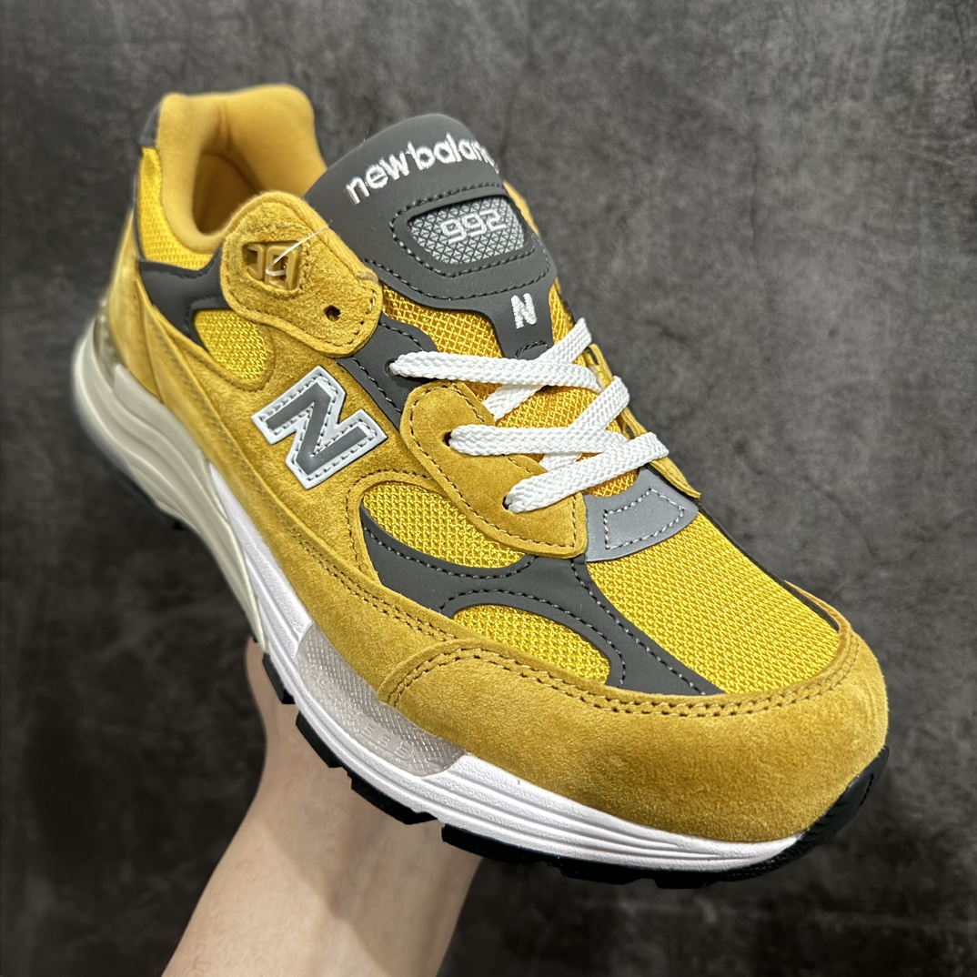 图片[3]-【OK纯原版本】New Balance 新百伦NB992n总统复古慢跑鞋 白黄 M992BBn正确3M反光细节 原楦原纸版开发 正确6层组合底模精密开发 后跟透明TPU水晶装饰条稳固 沿用了引以为傲的跑鞋手工技艺 采用猪皮绒面并包裹局部透气网面的鞋身设计 菱网鞋舌上刻有New Balance USA 鞋面依旧身着经典的大热之灰 彰显了其高端的品质身份  尺码：36 37 37.5 38 38.5 39 40 40.5 41.5 42 42.5 43 44 45-莆田鞋批发中心