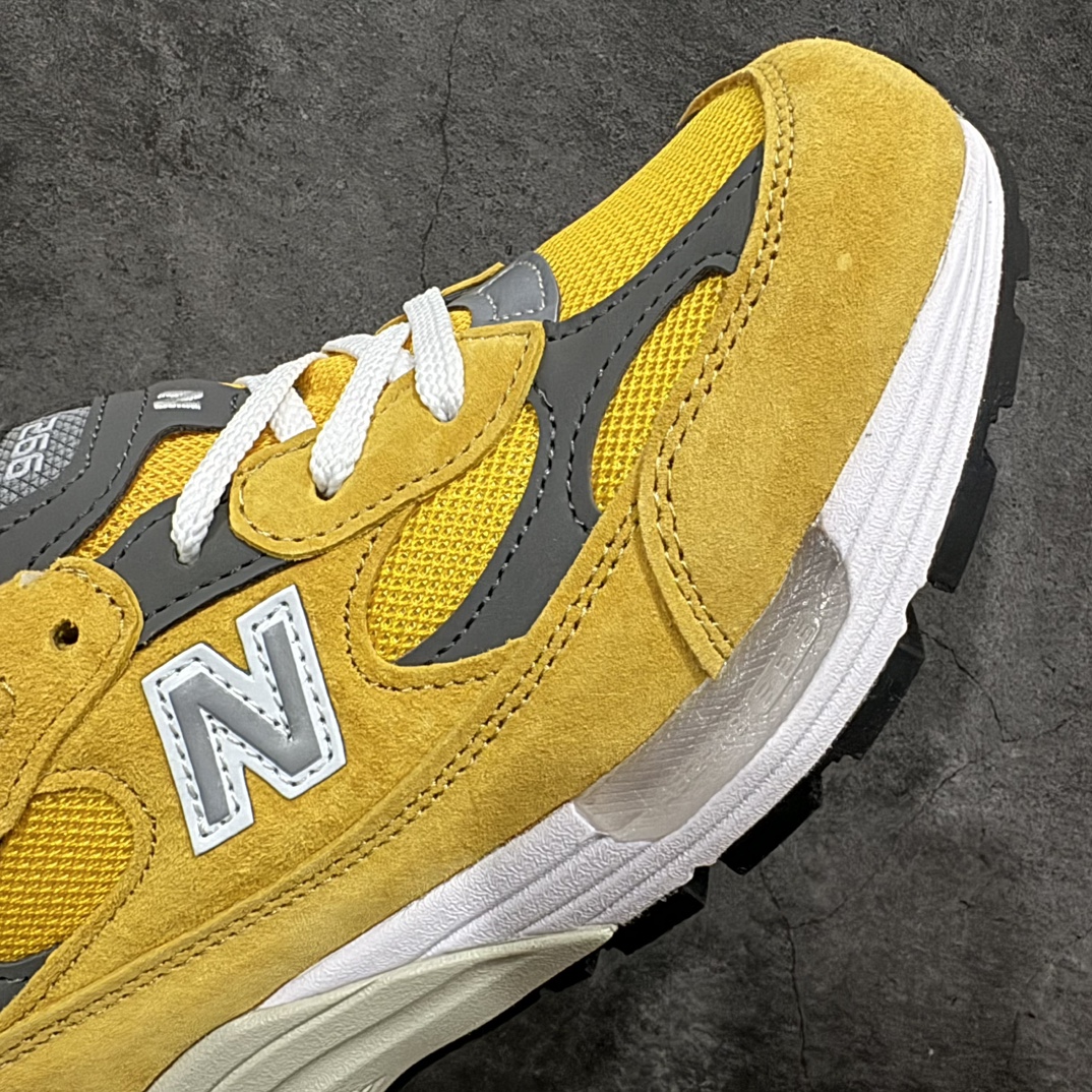 图片[6]-【OK纯原版本】New Balance 新百伦NB992n总统复古慢跑鞋 白黄 M992BBn正确3M反光细节 原楦原纸版开发 正确6层组合底模精密开发 后跟透明TPU水晶装饰条稳固 沿用了引以为傲的跑鞋手工技艺 采用猪皮绒面并包裹局部透气网面的鞋身设计 菱网鞋舌上刻有New Balance USA 鞋面依旧身着经典的大热之灰 彰显了其高端的品质身份  尺码：36 37 37.5 38 38.5 39 40 40.5 41.5 42 42.5 43 44 45-莆田鞋批发中心