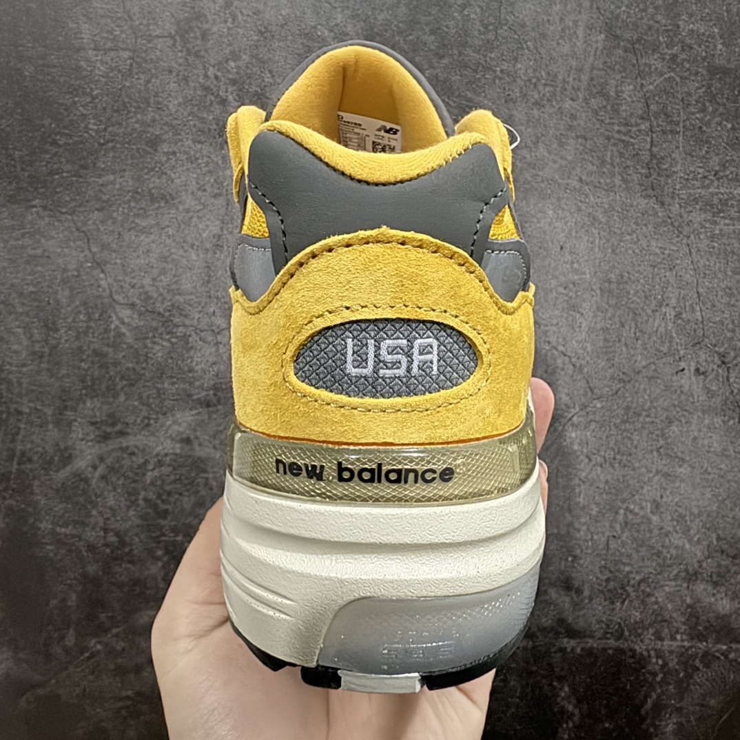 图片[4]-【OK纯原版本】New Balance 新百伦NB992n总统复古慢跑鞋 白黄 M992BBn正确3M反光细节 原楦原纸版开发 正确6层组合底模精密开发 后跟透明TPU水晶装饰条稳固 沿用了引以为傲的跑鞋手工技艺 采用猪皮绒面并包裹局部透气网面的鞋身设计 菱网鞋舌上刻有New Balance USA 鞋面依旧身着经典的大热之灰 彰显了其高端的品质身份  尺码：36 37 37.5 38 38.5 39 40 40.5 41.5 42 42.5 43 44 45-莆田鞋批发中心