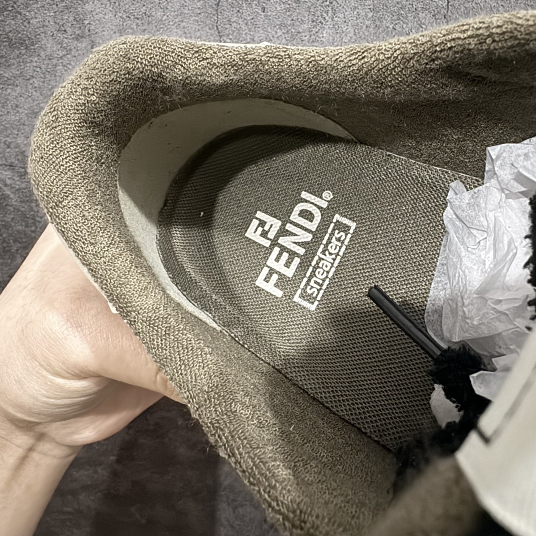 FENDIMatchsneaters芬迪皮革低帮时尚运动板鞋独家零售特供全身20几个细节点全部做到一致还