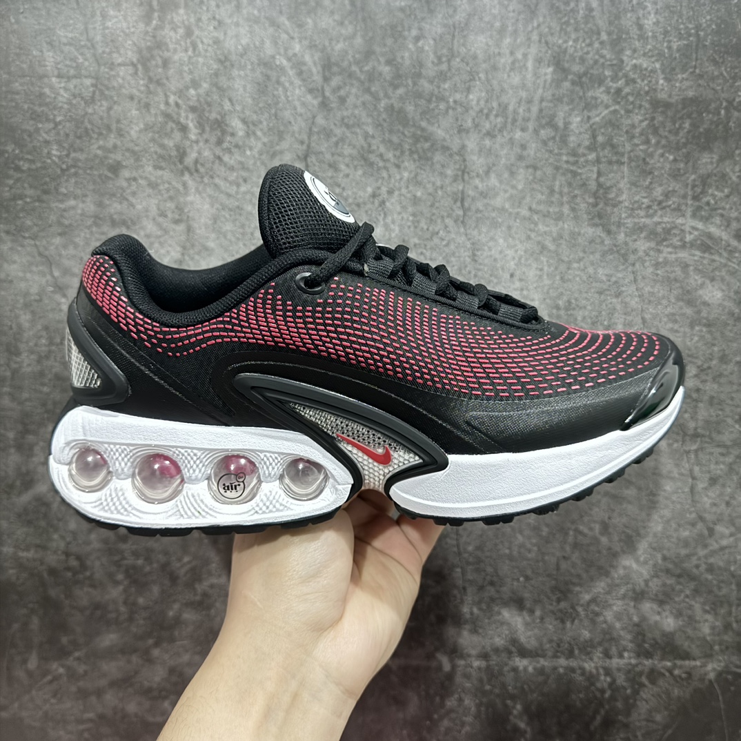 【纯原YH版本】2024年Air Max Day 推出的全新Air Max 鞋款Air Max DN,后掌的Max Air气垫在同侧采用了四个圆柱仓式的设计，不仅有防滑耐磨性功能，还搭配了周围一圈柔软的泡棉材质，提供全新的复合脚感八成还是泡棉脚感 ，将于2024年到来。黑红 货号:DV3337-004 尺码:36/45-莆田鞋批发中心