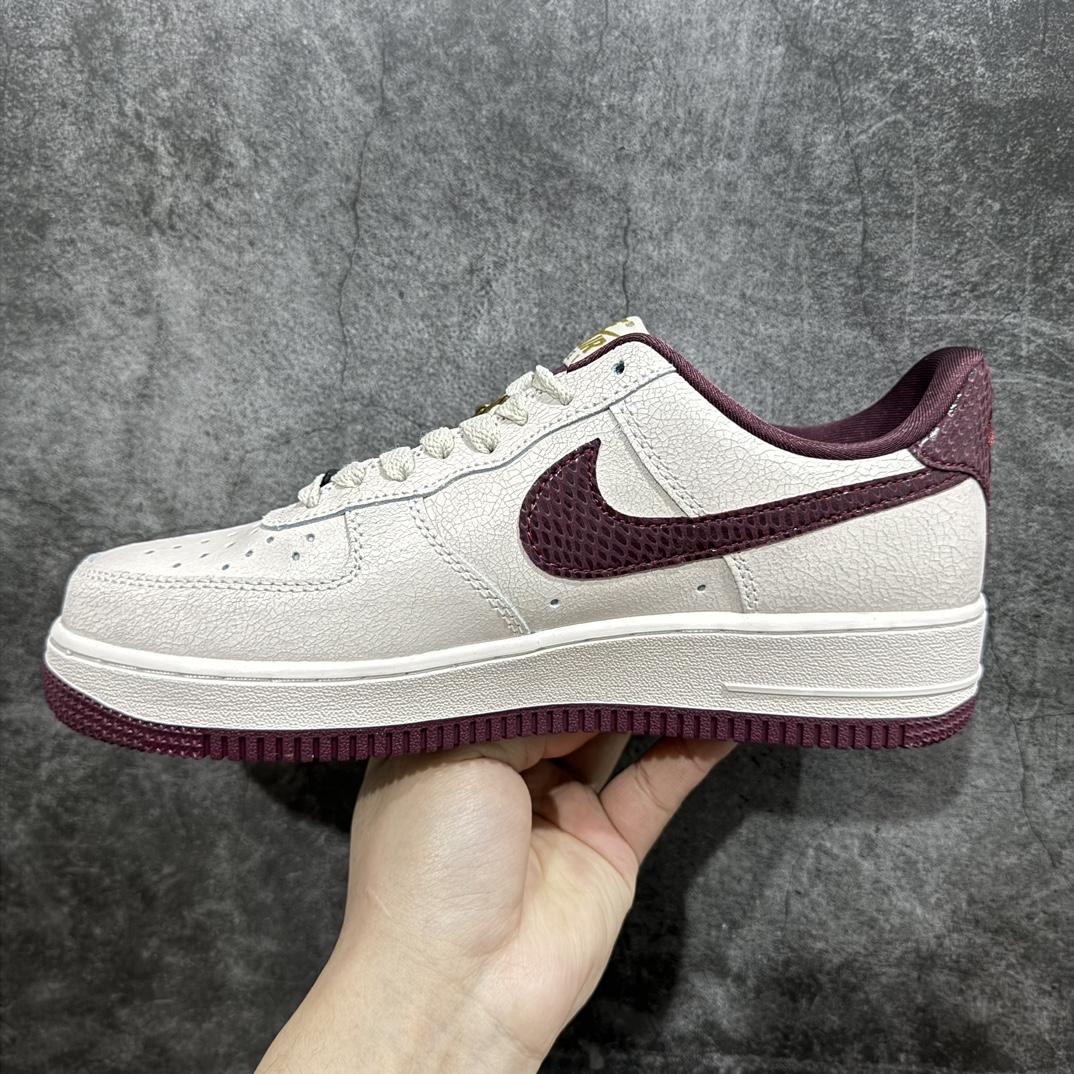 图片[2]-【公司级】Nk Air Force 1\’07 Low \”Red Dragon Scale\” 空军一号低帮定制休闲板鞋 XL2312-888n#国风元素 龍年限定 鞋面用原厂爆裂纹皮料 鳞片logo点缀 龙鳞，龙之鳞甲 古代寓以指皇帝的衮服，龙袍。 新的一年 坚不可摧 尺码：36 36.5 37.5 38 38.5 39 40 40.5 41 42 42.5 43 44 44.5 45-莆田鞋批发中心