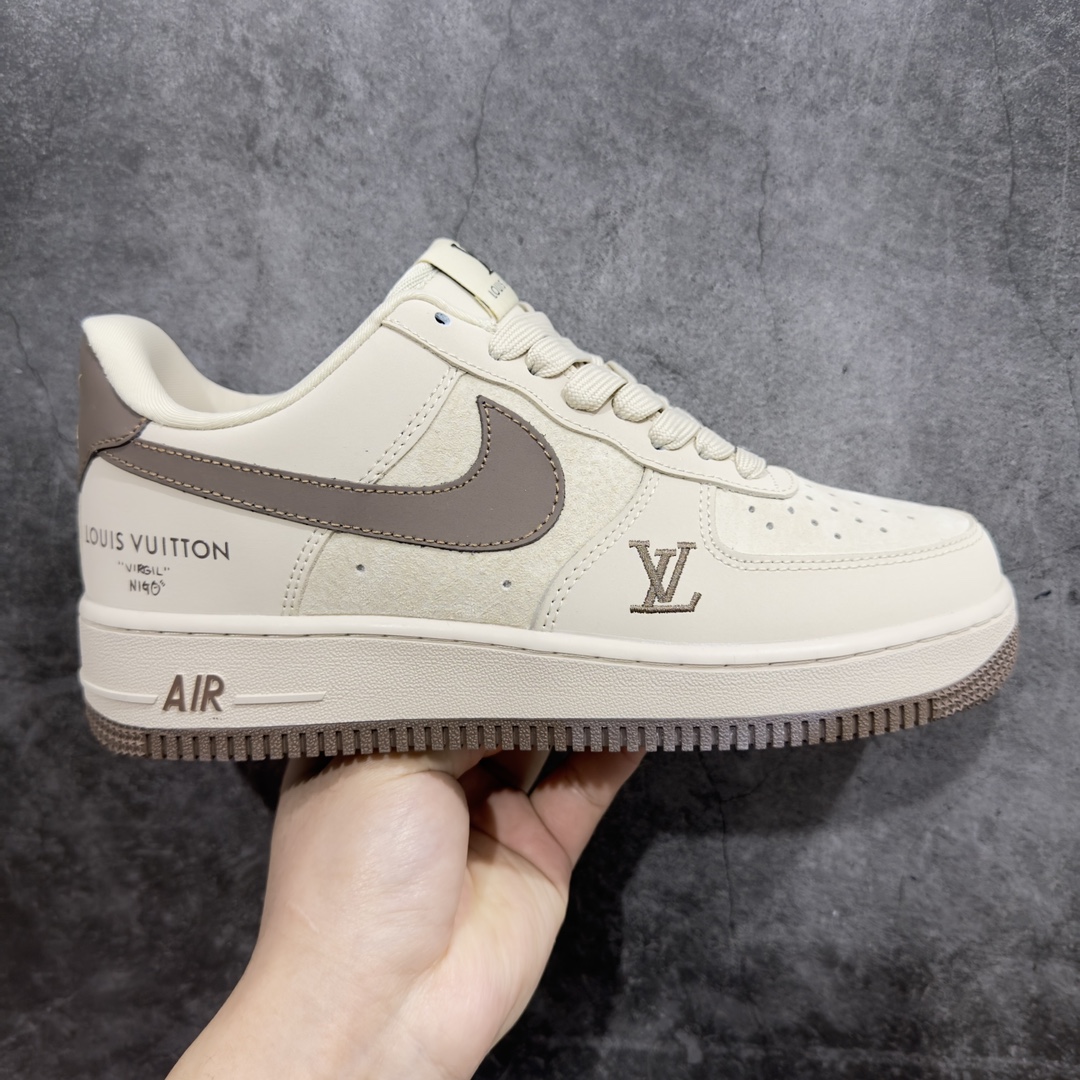 【公司级】Nk Air Force 1\’07 Low LV联名-猪八米棕 空军一号低帮休闲板鞋 XB8228-835n原楦头原纸板 原装鞋盒 定制五金配件 内置全掌气垫 原厂鞋底（附带LV钛合金一百七十周年纪念扣一枚） 尺码：36 36.5 37.5 38 38.5 39 40 40.5 41 42 42.5 43 44 44.5 45-莆田鞋批发中心