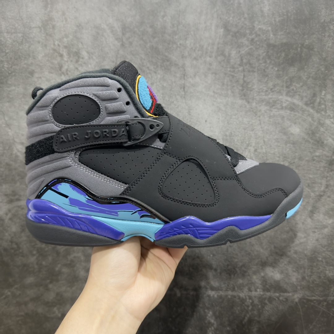 【外贸版本】Air Jordan 8 \”Aqua\” AJ8 乔8水鬼配色 篮球鞋 305381-025n#水鬼配色的此番亮相以忠于元年的黑色牛巴革呈现，沉稳和厚实的氛围之下，中底和鞋舌精妙的多彩点缀带来十足的抢眼亮点，张弛有度的魅力呈现，不容错过的经典回归！ 尺码：40 40.5 41.5 42 42.5 43 44 44.5 45 46 47.5 48.5-莆田鞋批发中心