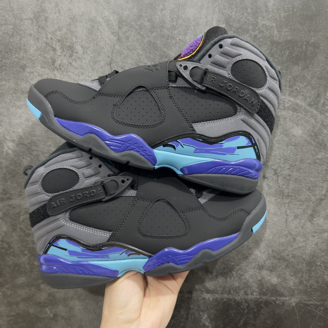 【外贸版本】Air Jordan 8 \”Aqua\” AJ8 乔8水鬼配色 篮球鞋 305381-025n#水鬼配色的此番亮相以忠于元年的黑色牛巴革呈现，沉稳和厚实的氛围之下，中底和鞋舌精妙的多彩点缀带来十足的抢眼亮点，张弛有度的魅力呈现，不容错过的经典回归！ 尺码：40 40.5 41.5 42 42.5 43 44 44.5 45 46 47.5 48.5-莆田鞋批发中心