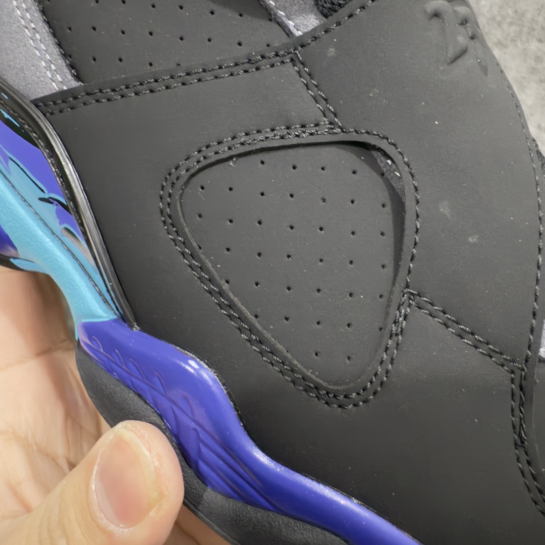 图片[3]-【外贸版本】Air Jordan 8 \”Aqua\” AJ8 乔8水鬼配色 篮球鞋 305381-025n#水鬼配色的此番亮相以忠于元年的黑色牛巴革呈现，沉稳和厚实的氛围之下，中底和鞋舌精妙的多彩点缀带来十足的抢眼亮点，张弛有度的魅力呈现，不容错过的经典回归！ 尺码：40 40.5 41.5 42 42.5 43 44 44.5 45 46 47.5 48.5-莆田鞋批发中心