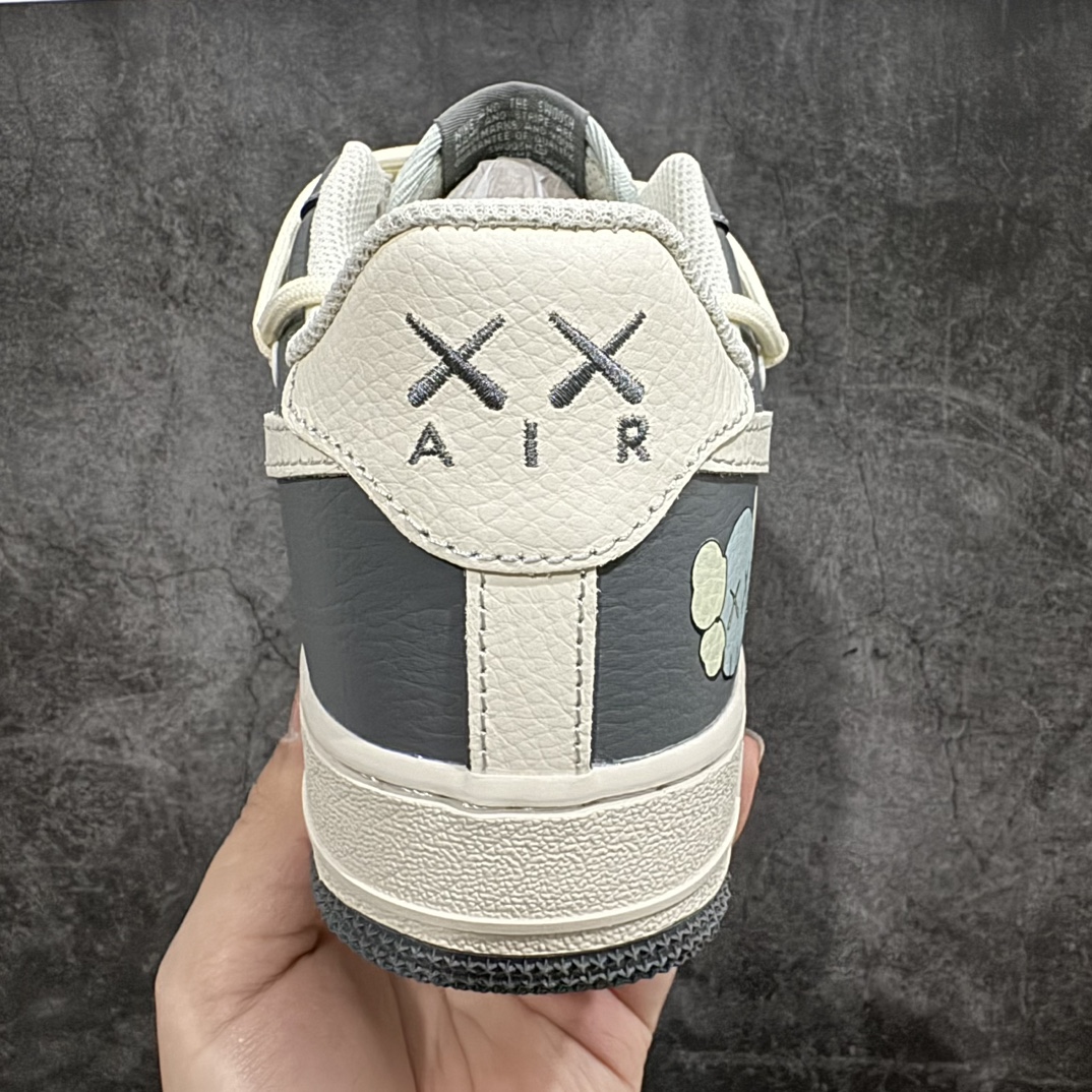 图片[4]-【公司级】Kaws x Nk Air Force 1\’07 Low 米灰蓝 空军一号定制绑带低帮休闲板鞋 KS6869-555n颜色采用米灰蓝 绑带的设计打破传统空军的鞋款束缚 原楦头原纸板 专注外贸渠道  全掌内置蜂窝气垫 原厂中底钢印 尺码：36 36.5 37.5 38 38.5 39 40 40.5 41 42 42.5 43 44 44.5 45-莆田鞋批发中心