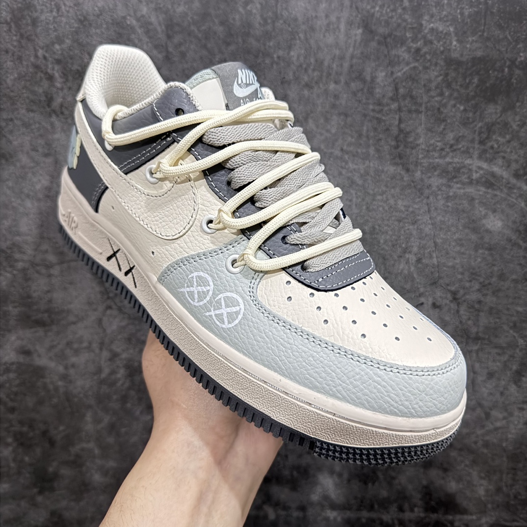 图片[3]-【公司级】Kaws x Nk Air Force 1\’07 Low 米灰蓝 空军一号定制绑带低帮休闲板鞋 KS6869-555n颜色采用米灰蓝 绑带的设计打破传统空军的鞋款束缚 原楦头原纸板 专注外贸渠道  全掌内置蜂窝气垫 原厂中底钢印 尺码：36 36.5 37.5 38 38.5 39 40 40.5 41 42 42.5 43 44 44.5 45-莆田鞋批发中心