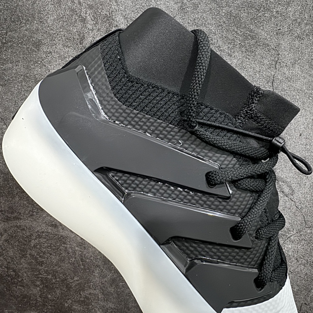 图片[7]-【纯原版】 Fear of God Athletics x Adidas Basketball FOG联名高帮篮球鞋 黑白 IE6179 年度大戏 匠心打造 开发时长超过半年 独家私模百万磨具冲刀加持 广硕原厂全套原纸板楦头开发 原厂特供皮料加持 确保原汁原味 Jerry Lorenzo备受期待的Fear of God Athletics I Basketball系列首发推出 恰如其分地命名为\”The One\”终于首次亮相 此次发布的焦点是迷人的 Carbon 碳黑配色 无缝融合了时尚和运动领域 为了体现Fear of God的独特风格 I Basketball通过时尚的低帮和独特的半透明橡胶外底展示其身份 同时以优质针织鞋面搭配氯丁橡胶鞋领和脚踝松紧绳 提升舒适度和灵活性 外搭TPU薄膜覆面 搭配Lightstrike中底 缔造顶级舒适度 该设计融入了标志性元素 如3条纹模鞋侧支撑 灵感来自Adidas三道杆 其他细节包括鞋头上的浮雕Adidas标志和鞋跟上的黑条 带有Fear of God标志SIZE：36 36.5 37.5 38 38.5 39 40 40.5 41 42 42.5 43 44 44.5 45 46 47-莆田鞋批发中心