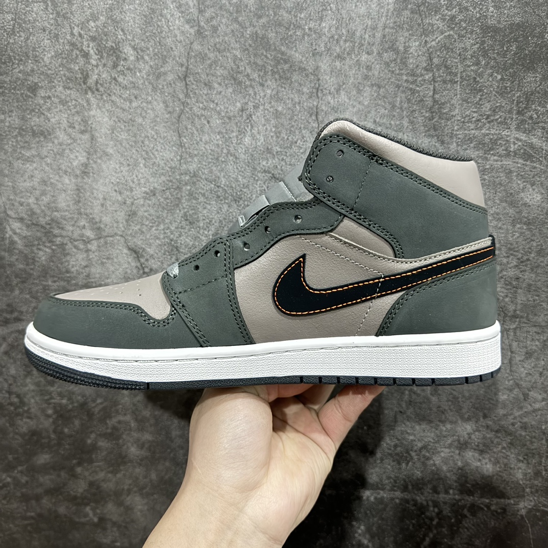 图片[2]-【DT版本】Air Jordan AJ1 Mid 深灰拼接中帮配色 FQ8338-017nn市面中低帮最具代表性版本没有之一口碑大厂出品 品控大底版型不断改良更新 全套原纸板楦头开发 确保原汁原味 完美呈现版型 完美零毛边处理 原厂内置全掌气垫 价格定位良心 平台专用代工流水线出品 一眼公司既视感 拿到手的一瞬间就与众不同 碾压市面所有版本 全部原鞋开发 每一个配色都会采购原鞋确认细节 打破市面看图做货无好货之说nnSize:40 40.5 41 42 42.5 43 44 44.5 45-莆田鞋批发中心