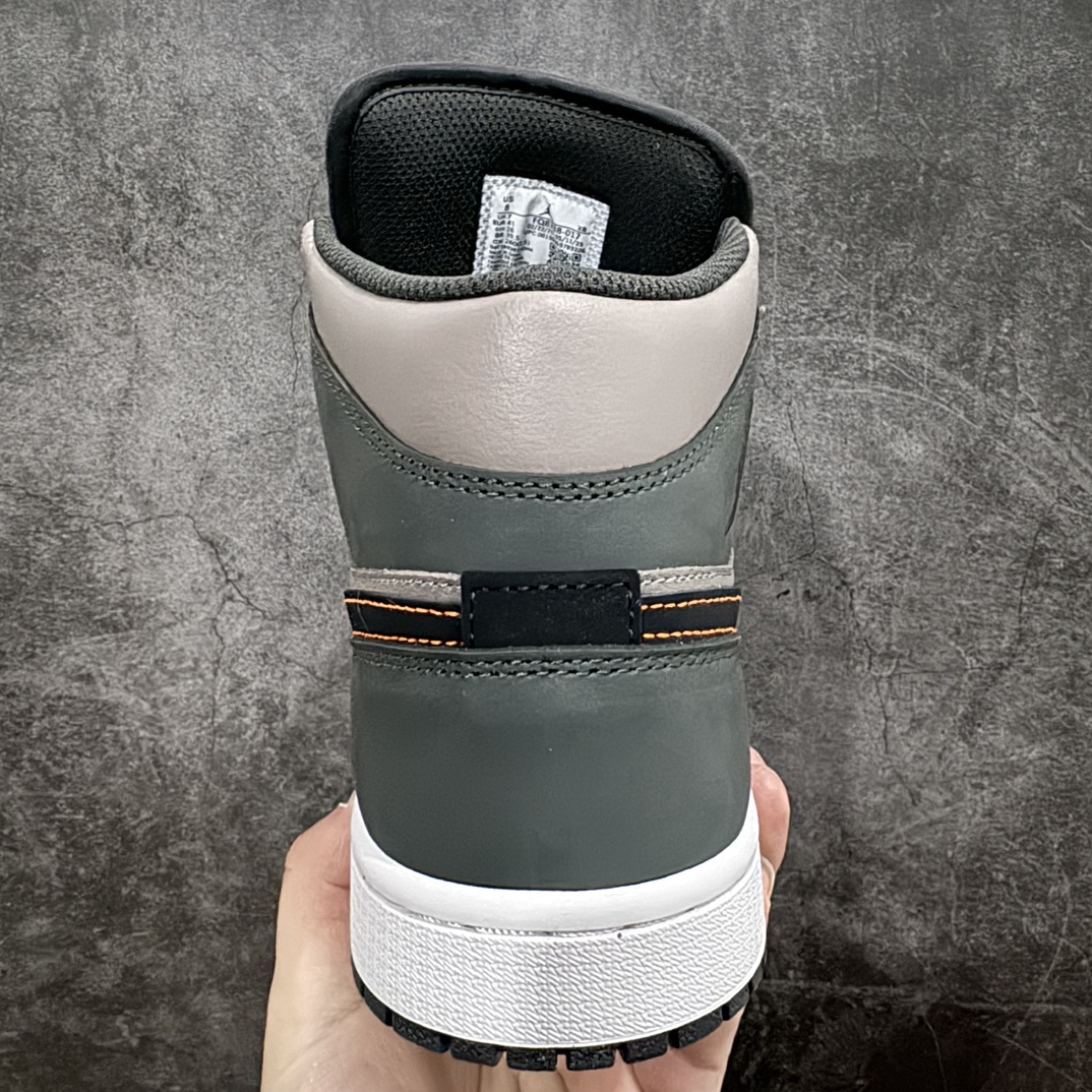 图片[4]-【DT版本】Air Jordan AJ1 Mid 深灰拼接中帮配色 FQ8338-017nn市面中低帮最具代表性版本没有之一口碑大厂出品 品控大底版型不断改良更新 全套原纸板楦头开发 确保原汁原味 完美呈现版型 完美零毛边处理 原厂内置全掌气垫 价格定位良心 平台专用代工流水线出品 一眼公司既视感 拿到手的一瞬间就与众不同 碾压市面所有版本 全部原鞋开发 每一个配色都会采购原鞋确认细节 打破市面看图做货无好货之说nnSize:40 40.5 41 42 42.5 43 44 44.5 45-莆田鞋批发中心