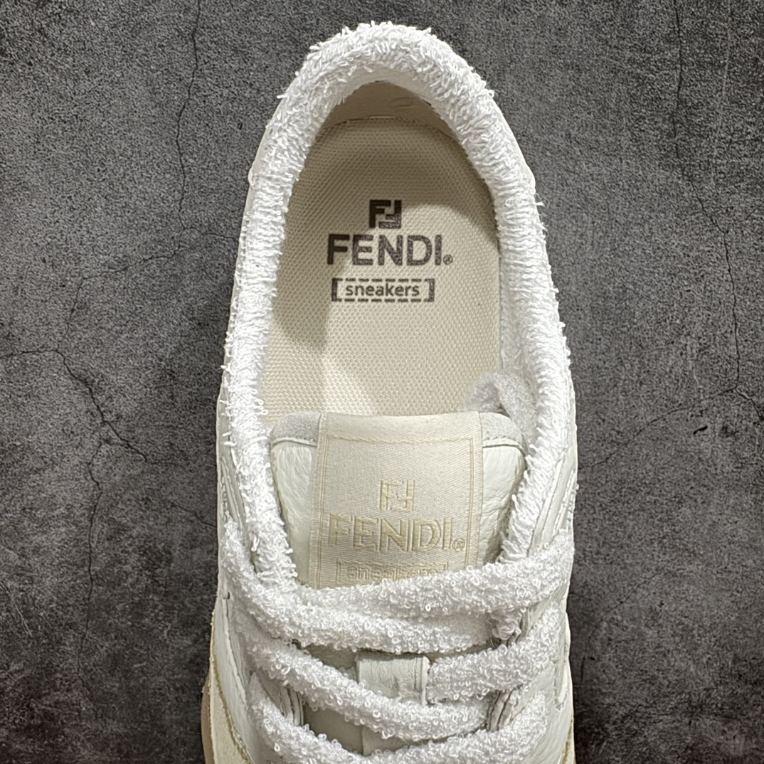 图片[8]-【海淘代购版】FENDI 芬迪 Match sneaters低帮运动鞋独家定制 全身20几个细节点全部做到一致还原 吊打市面所有版本 独家原装套装配件官方同源 渠道原装订单 全套专柜包装物及配件#鞋底嵌入核心防伪芯片感应装置 FENDI芬迪match最新爆款情侣款运动鞋板鞋原版购入 高工艺无缝细空胶技术 贴楦误差0.05mm,鞋底采用固特异内外锁死工艺 最大限度弯折永不开胶 原鞋一致效果环保无味 鞋面采用麂皮和皮革拼接组合 logo内里采用毛巾绒里 上脚超级柔软 轻便 舒适搭配卫衣  尺码：39 40 41 42 43 44 45 编码：KH480510-鞋库