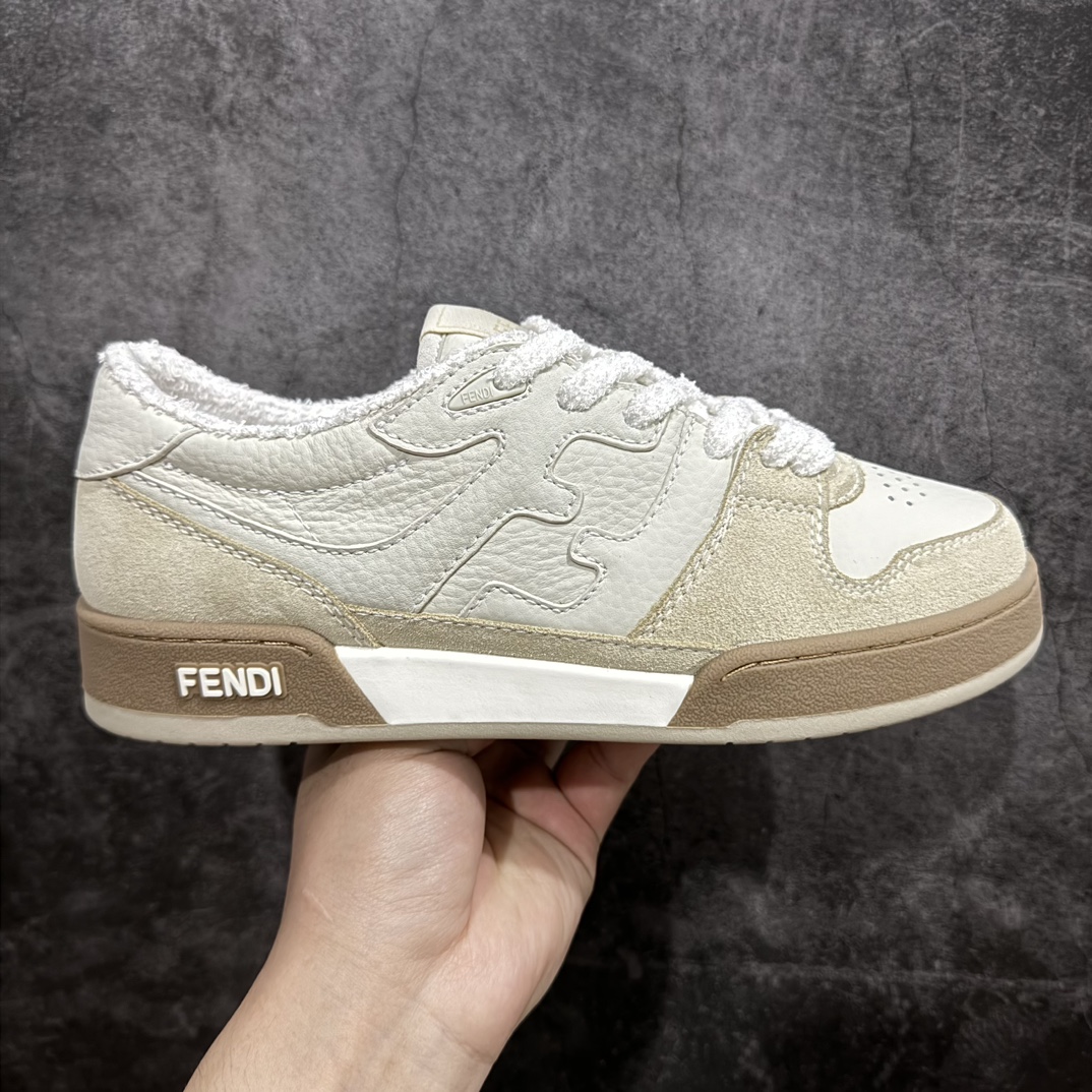 【海淘代购版】FENDI 芬迪 Match sneaters低帮运动鞋独家定制 全身20几个细节点全部做到一致还原 吊打市面所有版本 独家原装套装配件官方同源 渠道原装订单 全套专柜包装物及配件#鞋底嵌入核心防伪芯片感应装置 FENDI芬迪match最新爆款情侣款运动鞋板鞋原版购入 高工艺无缝细空胶技术 贴楦误差0.05mm,鞋底采用固特异内外锁死工艺 最大限度弯折永不开胶 原鞋一致效果环保无味 鞋面采用麂皮和皮革拼接组合 logo内里采用毛巾绒里 上脚超级柔软 轻便 舒适搭配卫衣  尺码：39 40 41 42 43 44 45 编码：KH480510-鞋库