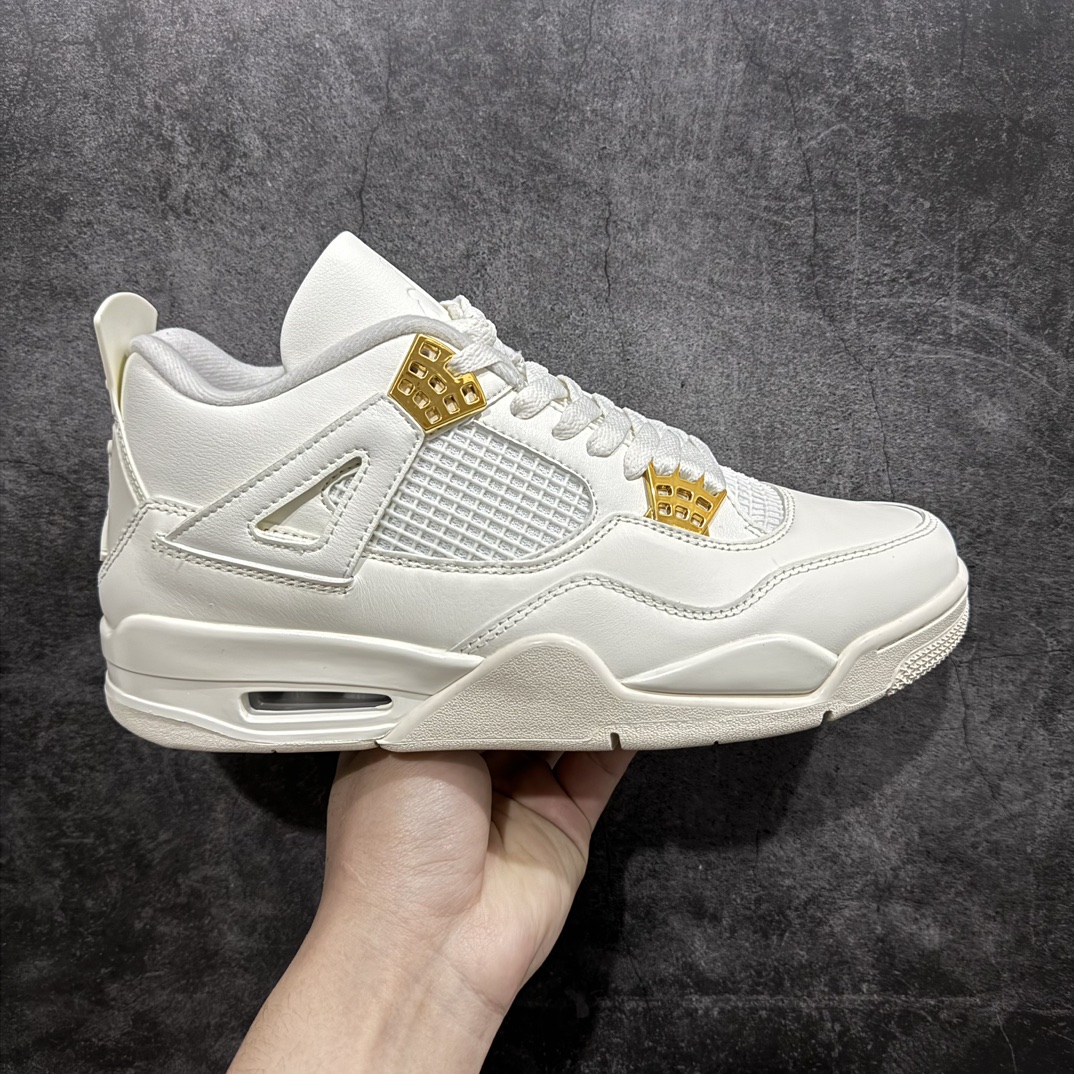 【GX巅峰版】Air Jordan 4 “Metallic Gold”AJ4米白金扣 金属白n原鞋开发原楦原纸板同源开发 完美呈现乔4的版型 内侧正确双色网格 还原细节 原厂皮料 正确气垫颜色 正确网格工艺 正确拉帮工艺 全鞋原装材料制作 原档案原模具打造 支持全方位与正品对比SIZE：40.5 41 42 42.5 43 44 44.5 45 46 47.5 48.5 编码：AS370400-莆田鞋批发中心