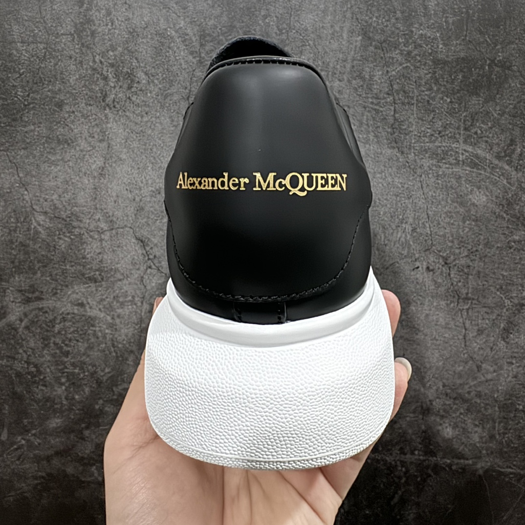 400 意大利高奢品牌-亚历山大·麦昆Alexander McQueen Oversized Sneakers 低帮时装厚底休闲运动小白板鞋