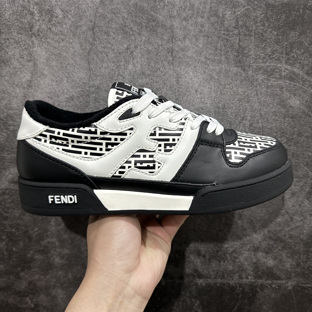 【海淘代购版】FENDI 芬迪 Match sneaters低帮运动鞋独家定制 全身20几个细节点全部做到一致还原 吊打市面所有版本 独家原装套装配件官方同源 渠道原装订单 全套专柜包装物及配件#鞋底嵌入核心防伪芯片感应装置 FENDI芬迪match最新爆款情侣款运动鞋板鞋原版购入 高工艺无缝细空胶技术 贴楦误差0.05mm,鞋底采用固特异内外锁死工艺 最大限度弯折永不开胶 原鞋一致效果环保无味 鞋面采用麂皮和皮革拼接组合 logo内里采用毛巾绒里 上脚超级柔软 轻便 舒适搭配卫衣  尺码：39 40 41 42 43 44 45 编码：KH480510-莆田鞋批发中心