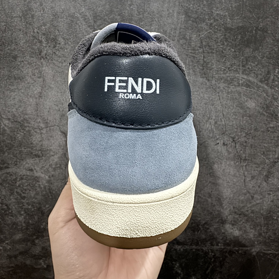 图片[4]-【海淘代购版】FENDI 芬迪 Match sneaters低帮运动鞋独家定制 全身20几个细节点全部做到一致还原 吊打市面所有版本 独家原装套装配件官方同源 渠道原装订单 全套专柜包装物及配件#鞋底嵌入核心防伪芯片感应装置 FENDI芬迪match最新爆款情侣款运动鞋板鞋原版购入 高工艺无缝细空胶技术 贴楦误差0.05mm,鞋底采用固特异内外锁死工艺 最大限度弯折永不开胶 原鞋一致效果环保无味 鞋面采用麂皮和皮革拼接组合 logo内里采用毛巾绒里 上脚超级柔软 轻便 舒适搭配卫衣  尺码：39 40 41 42 43 44 45 编码：KH480510-莆田鞋批发中心