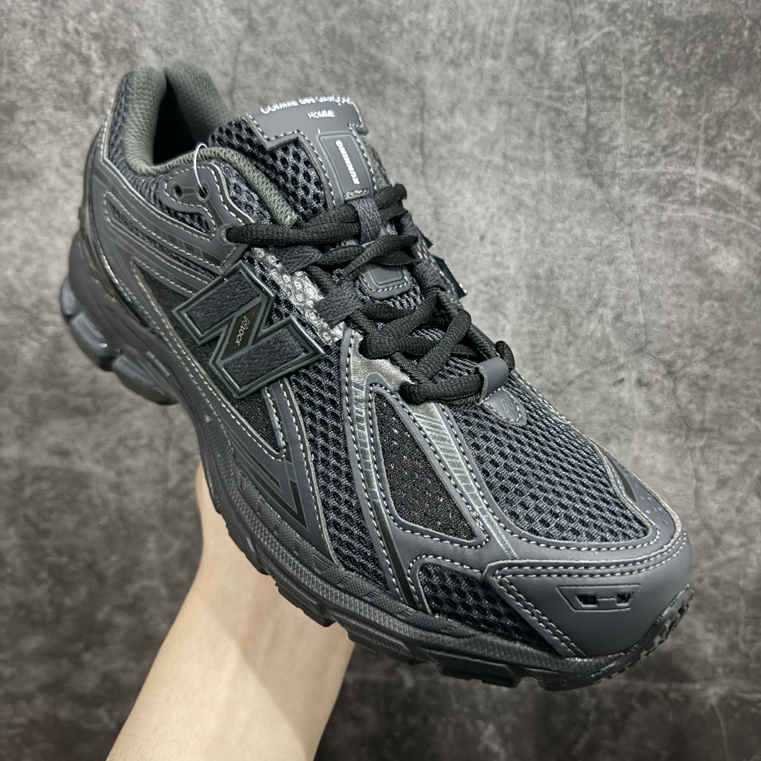 CDGxNewBalance/新百伦1906R白黑M1906RCM鞋侧N字Logo装饰有N-Lock字样