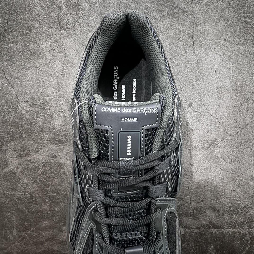 CDGxNewBalance/新百伦1906R白黑M1906RCM鞋侧N字Logo装饰有N-Lock字样