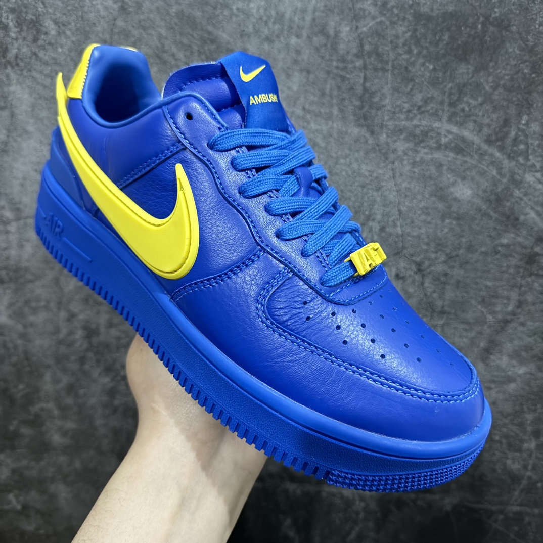 图片[3]-【DT纯原版】AMBUSH x NK Air Force 1 Low 空军一号低帮运动板鞋 联名大钩蓝黄色 DV3464-400nn目前市场最好版本 清洁度比市场货高太多n皮料升级与原版一致 鞋型版型各方面无可挑剔💪🏻n 全套原原楦纸版 原厂Prime Asia贝利进口皮料加持 越南原大装底数据 私模大底最大开发至47.5 左右脚Logo不同 注意区分 全鞋电脑针车 工整有序 视觉效果满分 新版鞋撑改用纸团代替 原厂港宝加持完美还原灵魂版型 原盒原配从里到外百分百还原 所有细节均可匹配公司原版 发外贸可100%充正SIZE：36 36.5 37.5 38 38.5 39 40 40.5 41 42 42.5 43 44 44.5 45 46 47.5 编码：DT400430-莆田鞋批发中心