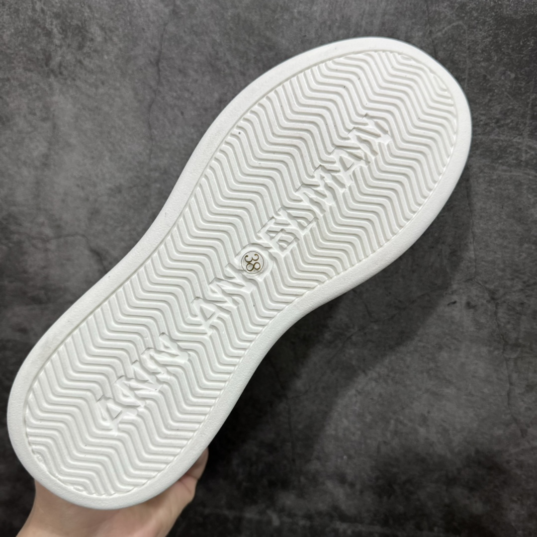 图片[9]-【广东纯原版本】宝藏小众设计师品牌安·安德曼ANN ANDELMAN Harmonie Blanc Platform Sneakers 和谐系列低帮松糕厚底休闲小白运动鞋“皮革全白”SC5720231101n赵露思,杨紫同款女鞋n广东原产。原数据开发版型n采用粒面头层皮鞋面材质n鞋垫嵌入超软脚感PU乳胶物料n原抽真空高密度IP增高橡胶大底(6.5cm增高效果!!)❗️nn安·安德曼（Ann Anndeman)创立于法国，2020年进入中国市场以来，ANN ANDELMAN得到了众多明星和时尚爱好者的喜爱。品牌设计理念用理性的方法将传统设计进行解构，经常将男性和女性融合在一起，在其系列设计中融合了代表性的时装元素和抽象美学，以反映出原始，简单和动态的风格。 尺码：35-40 编码：KH370400n-鞋库