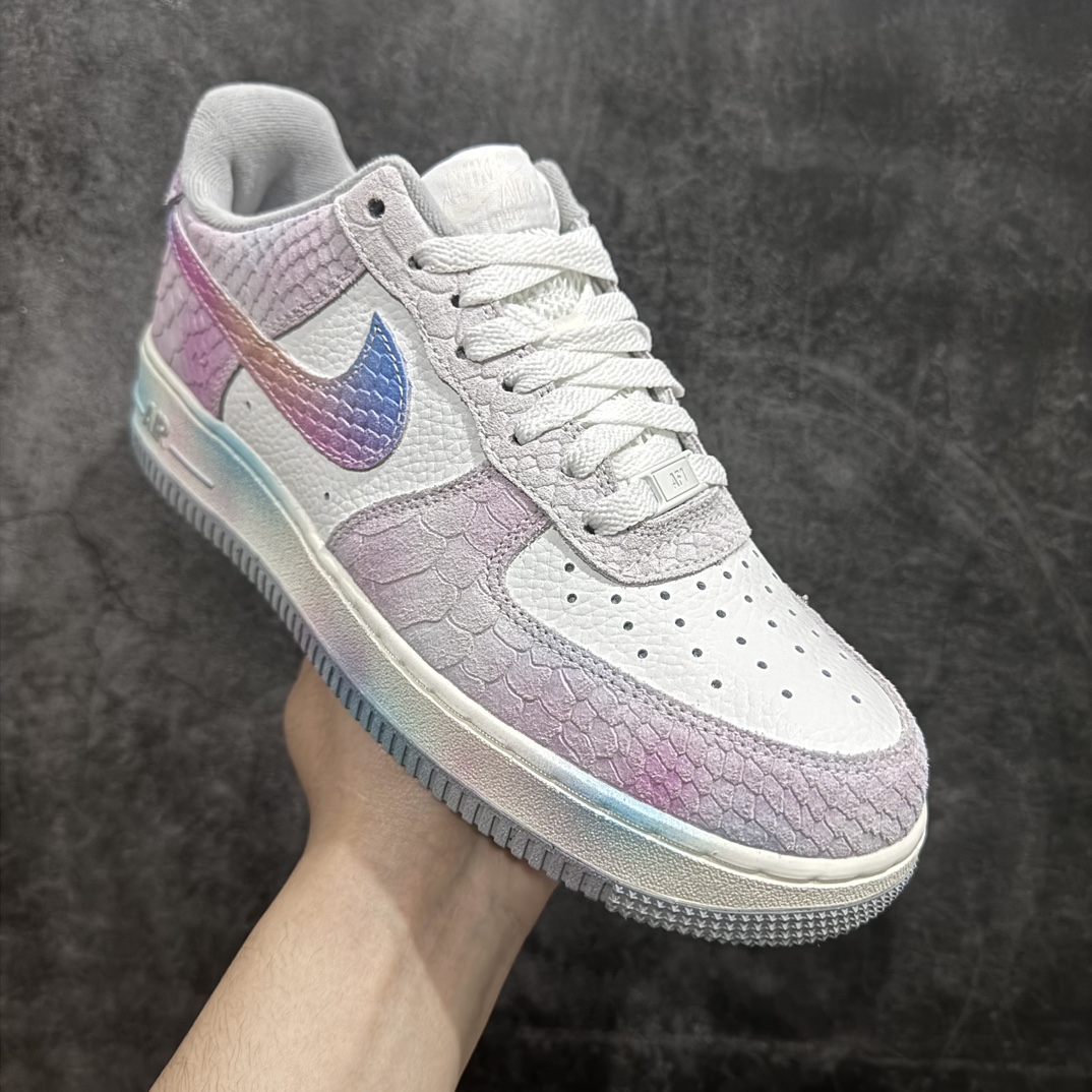 图片[3]-【公司级】Nk Air Force 1\’07 Low 龙年限定 七彩配色 空军一号低帮休闲运动板鞋 DX2678-100n鞋身以龙年主题为主，材质方面则以荔枝皮搭配特殊的龙纹皮革拼接设计，质感十分奢华！。 尺码：36 36.5 37.5 38 38.5 39 40 40.5 41 42 42.5 43 44 44.5 45  编码：LF290300-鞋库