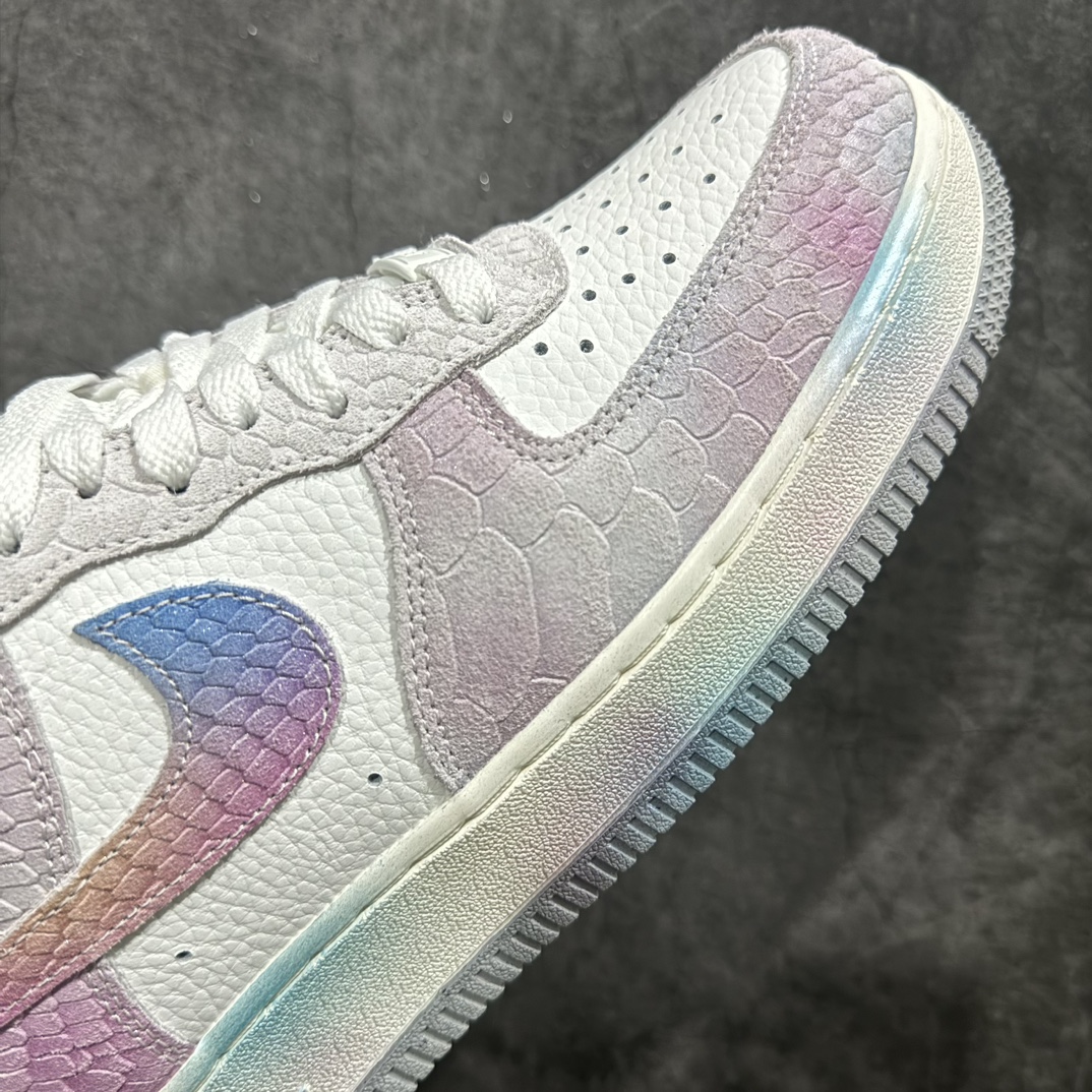 图片[6]-【公司级】Nk Air Force 1\’07 Low 龙年限定 七彩配色 空军一号低帮休闲运动板鞋 DX2678-100n鞋身以龙年主题为主，材质方面则以荔枝皮搭配特殊的龙纹皮革拼接设计，质感十分奢华！。 尺码：36 36.5 37.5 38 38.5 39 40 40.5 41 42 42.5 43 44 44.5 45  编码：LF290300-鞋库