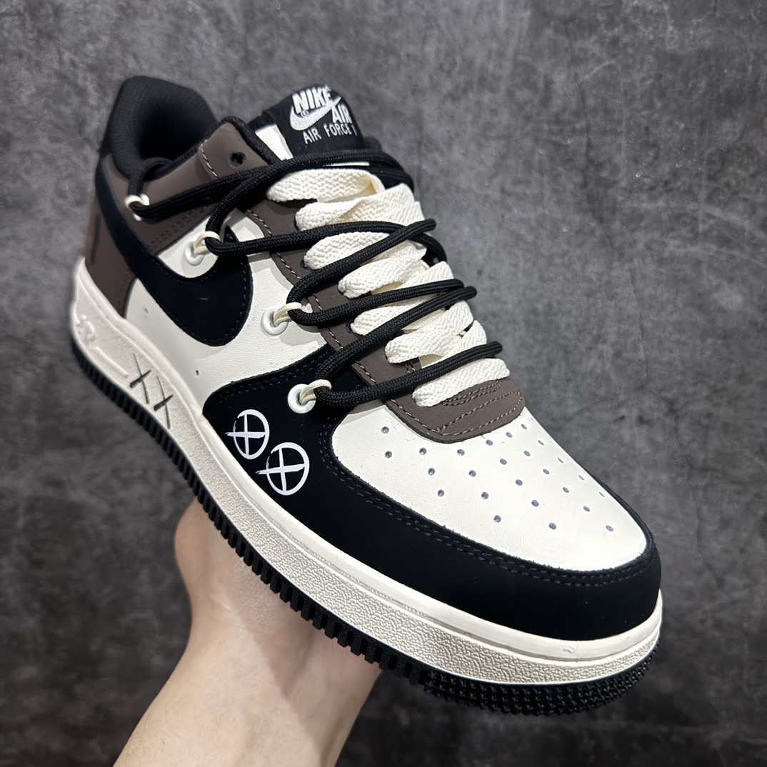 图片[3]-【公司级】Nike Air Force 1 Low 07 x KAWS XX涂鸦绑带 白黑棕n原楦头原纸板 打造纯正低帮空军版型 专注外贸渠道 全掌内置蜂窝气垫原盒配件 原厂中底钢印、拉帮完美官方货号：KS6869 888 Size：36 36.5 37.5 38 38.5 39 40 40.5 41 42 42.5 43 44 44.5 45 编码：HXS310320-鞋库