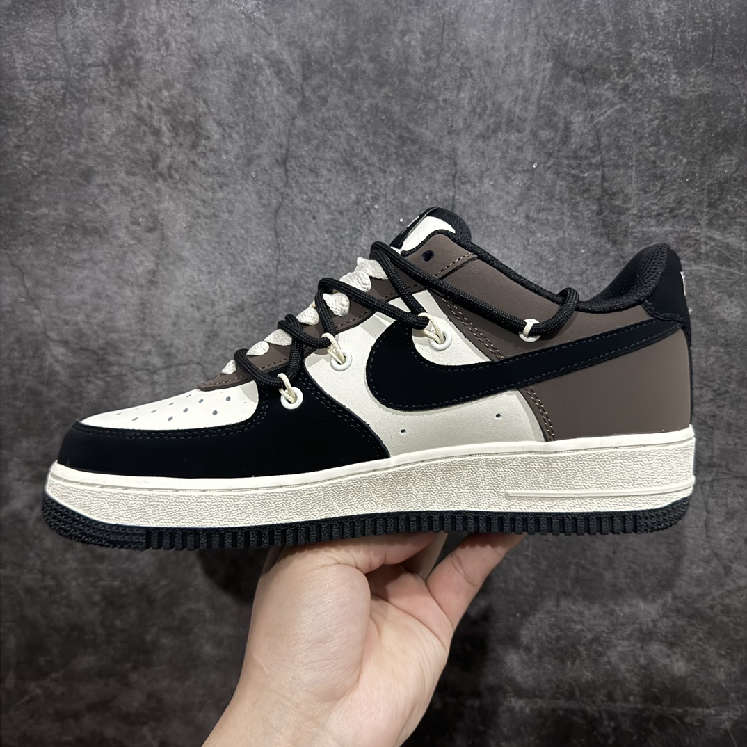 图片[2]-【公司级】Nike Air Force 1 Low 07 x KAWS XX涂鸦绑带 白黑棕n原楦头原纸板 打造纯正低帮空军版型 专注外贸渠道 全掌内置蜂窝气垫原盒配件 原厂中底钢印、拉帮完美官方货号：KS6869 888 Size：36 36.5 37.5 38 38.5 39 40 40.5 41 42 42.5 43 44 44.5 45 编码：HXS310320-鞋库