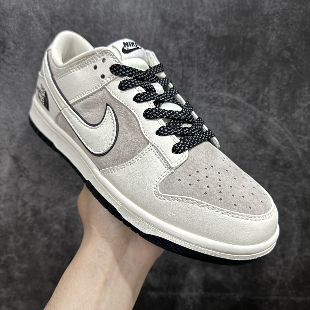 图片[3]-【定制版】The North Face x Nike SB Dunk Low\”The North Face\”扣篮系列低帮休闲运动滑板板鞋“拼接米白灰黑北面”FC2025-303nn男女鞋半码制全新2021版更新数据窄楦翘头版型n采用猪巴革组合纤维革鞋面材质n缜密拉帮中底布 鞋垫嵌EVA缓震物料及背胶n全新窄版翘头耐磨橡胶大底 尺码：36 36.5 37.5 38 38.5 39 40 40.5 41 42 42.5 43 44 44.5 45 编码：HXS320340-鞋库