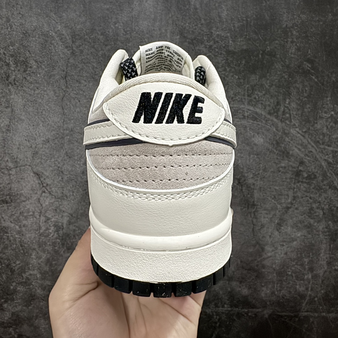 图片[4]-【定制版】The North Face x Nike SB Dunk Low\”The North Face\”扣篮系列低帮休闲运动滑板板鞋“拼接米白灰黑北面”FC2025-303nn男女鞋半码制全新2021版更新数据窄楦翘头版型n采用猪巴革组合纤维革鞋面材质n缜密拉帮中底布 鞋垫嵌EVA缓震物料及背胶n全新窄版翘头耐磨橡胶大底 尺码：36 36.5 37.5 38 38.5 39 40 40.5 41 42 42.5 43 44 44.5 45 编码：HXS320340-鞋库