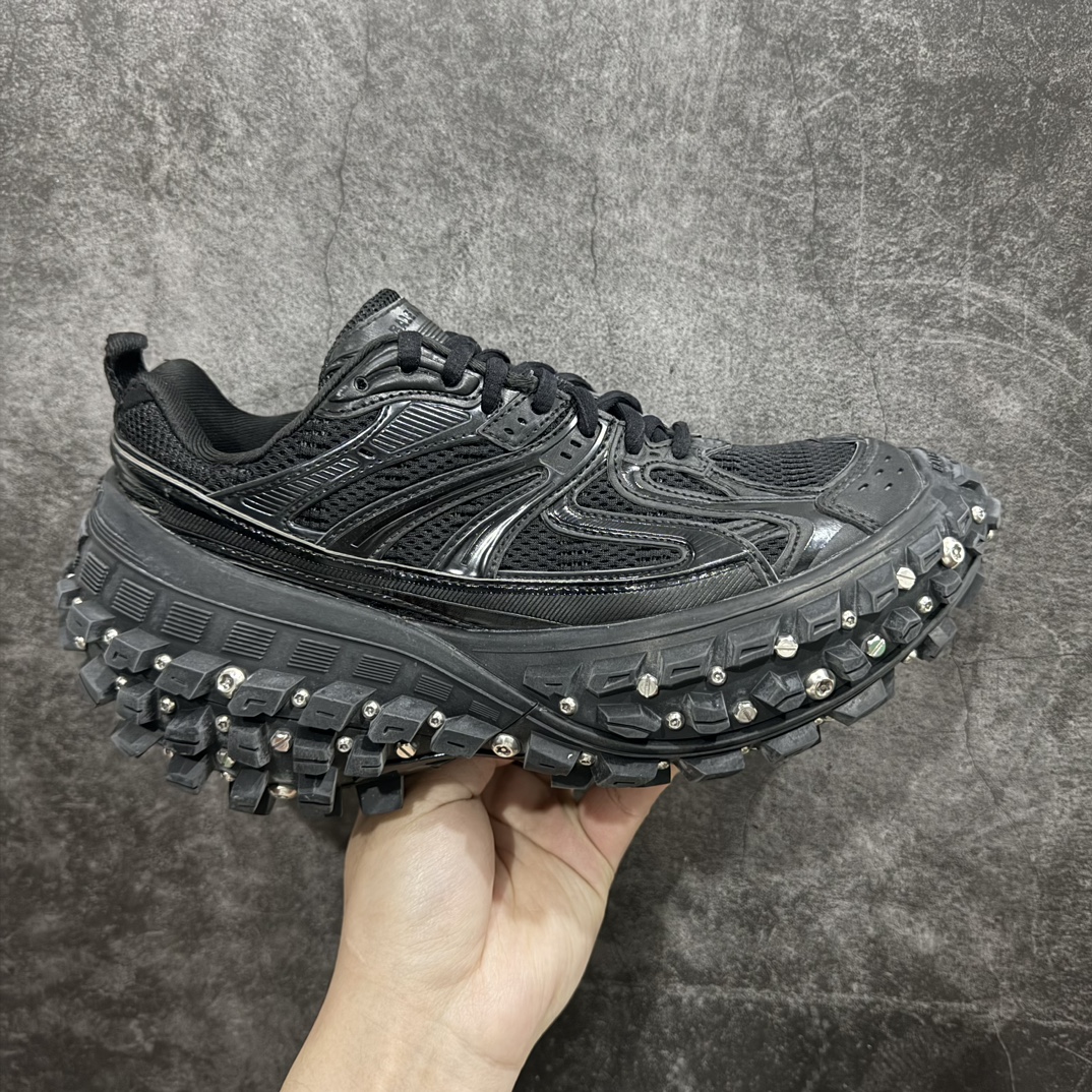 【XA版本】巴黎世家 Balenciaga  Defender 复古老爹鞋轮胎鞋 黑色钉鞋nn市面唯一滚筒做旧 专柜同步包装 原装大盒 细节精准对位官方 私模组合大底 从里到外 最大尺度还原官方ZP  市场火爆版本 品质无敌 终端优势 价格美丽  尺码：35 36 37 38 39 40 41 42 43 44 45 46 编码：DF490510-鞋库