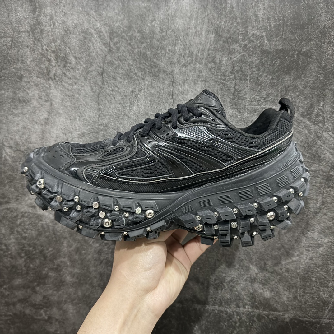 图片[2]-【XA版本】巴黎世家 Balenciaga  Defender 复古老爹鞋轮胎鞋 黑色钉鞋nn市面唯一滚筒做旧 专柜同步包装 原装大盒 细节精准对位官方 私模组合大底 从里到外 最大尺度还原官方ZP  市场火爆版本 品质无敌 终端优势 价格美丽  尺码：35 36 37 38 39 40 41 42 43 44 45 46 编码：DF490510-鞋库