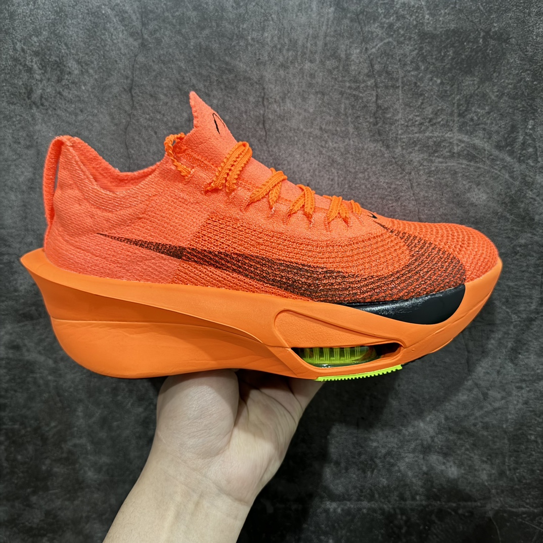 【纯原版】NK Air Zoom Alphafly NEXT% 3 2024全新马拉松超级跑鞋 ZD3555-800n有史以来最轻盈、测试次数最多的NK Alphafly 经过精英马拉松运动员的测试验证 并搭载Air Zoom气垫 旨在助力跑者实现突破 取得更佳的成绩 在开发过程中 Alphafly 3帮助耐克运动员凯尔文·基普图姆（Kelvin Kiptum）以2:00:35的成绩刷新了马拉松世界纪录 Alphafly的动力设计没有改变——Air Zoom气垫单元、Flyplate碳纤维板和ZoomX泡绵 但是整体系统的制作方法略有调整 优化和提升了对运动员的帮助 主要更新包括一体式鞋底 提供顺畅稳定的“后跟到脚趾”过渡；更宽的全长Flyplate碳纤维板提供稳定助推力 全新Fast Shot外底保证出色牵引力和抓地力 全新Atomknit 3.0鞋面提供更强的控制力、透气性和中足支撑力  尺码：36 36.5 37.5 38 38.5 39 40 40.5 41 42 42.5 43 44 44.5 45 46 编码：HH340360-鞋库