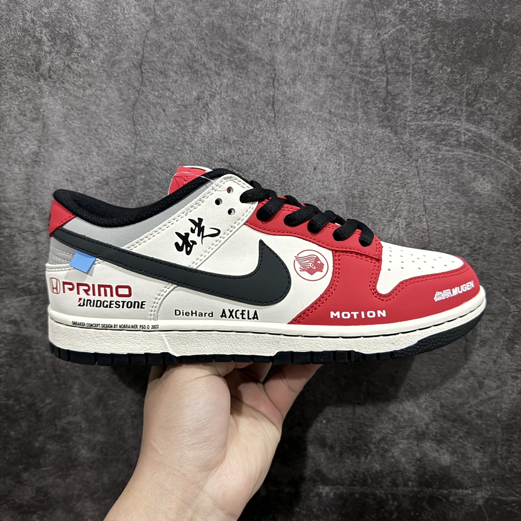 【定制版】Nk SB Dunk Low 机车白红 联名配色 低帮休闲运动滑板板鞋 MU0232-367n大厂纯原品质出货 纯正版型 定制鞋盒 皮料切割干净无任何毛边 细节完美 超高清洁度 尺码：36 36.5 37.5 38 38.5 39 40 40.5 41 42 42.5 43 44 44.5 45 编码：HXS340360-鞋库