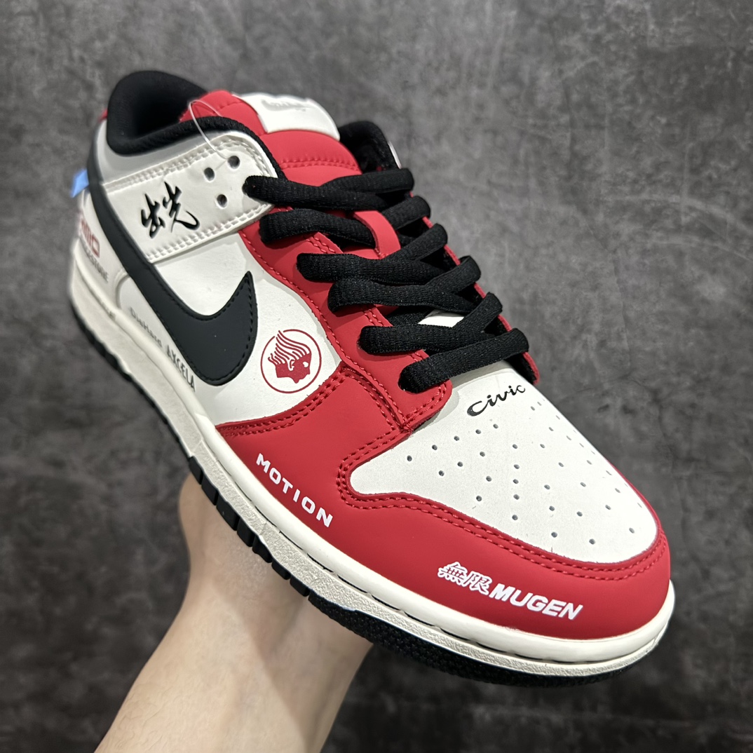 图片[3]-【定制版】Nk SB Dunk Low 机车白红 联名配色 低帮休闲运动滑板板鞋 MU0232-367n大厂纯原品质出货 纯正版型 定制鞋盒 皮料切割干净无任何毛边 细节完美 超高清洁度 尺码：36 36.5 37.5 38 38.5 39 40 40.5 41 42 42.5 43 44 44.5 45 编码：HXS340360-鞋库