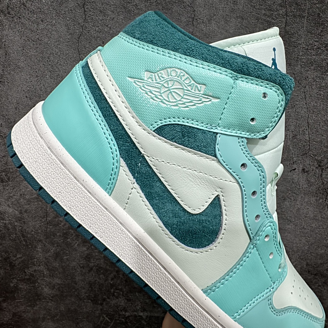 图片[7]-【DT纯原】Air Jordan AJ1 Mid 中帮 冰蓝DZ3745-300n终端优势供应 市面中低帮最具代表性版本没有之一 口碑大厂出品 品控大底版型不断改良更新 全套原纸板楦头开发 确保原汁原味 完美呈现版型 完美零毛边处理 原厂内置全掌气垫 价格定位良心 平台专用代工流水线出品 一眼公司既视感 拿到手的一瞬间就与众不同 碾压市面所有版本 全部原鞋开发 每一个配色都会采购原鞋确认细节 打破市面看图做货无好货之说 SIZE：35.5 36 36.5 37.5 38 38.5 39 40 40.5 41 42 42.5 43 44 44.5 45 46 编码：DT200210-鞋库