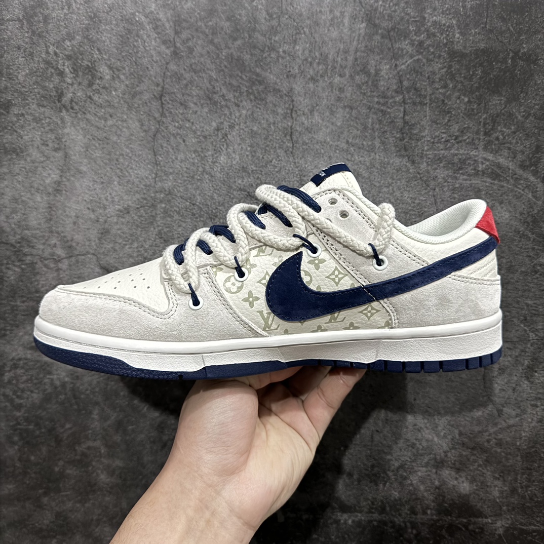 图片[2]-【定制版】Nike SB Dunk Low x Louis Vuitton 绑带白蓝红n纯原大厂出品 极力推荐👏n原装头层材料 独家版型蒸餾加工n帶來的是更好的视觉和脚感体验n大厂纯原品质出货 清洁度 电绣工艺皮料切割干净无任何毛边 细节完美 官方货号：FC1688 186 尺码：36 36.5 37.5 38 38.5 39 40 40.5 41 42 42.5 43 44 44.5 45 编码：HXS340360-莆田鞋批发中心