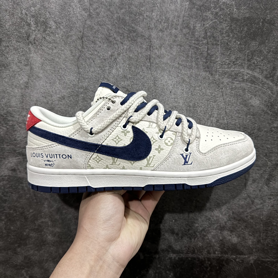 【定制版】Nike SB Dunk Low x Louis Vuitton 绑带白蓝红n纯原大厂出品 极力推荐👏n原装头层材料 独家版型蒸餾加工n帶來的是更好的视觉和脚感体验n大厂纯原品质出货 清洁度 电绣工艺皮料切割干净无任何毛边 细节完美 官方货号：FC1688 186 尺码：36 36.5 37.5 38 38.5 39 40 40.5 41 42 42.5 43 44 44.5 45 编码：HXS340360-鞋库