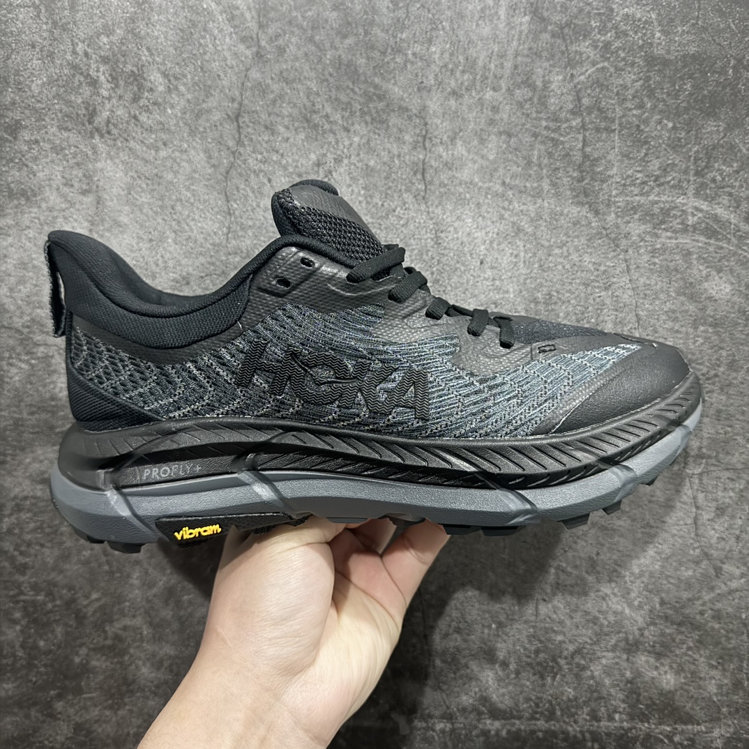 【公司级】HOKA ONE ONE Mafate Speed 4 飞速玛法特4代系列低帮轻量户外越野休闲运动慢跑鞋HOKA ONE ONE是来自美国的跑步鞋知名品牌，创立于2009年，始终致力于为所有跑者提供更新、更好的跑步装备。相比常规跑鞋，HOKA ONE ONE特别研发使用性能独特的几何形跑鞋中底，此种鞋底更厚、更高、回弹性也更好，除了卓越的缓冲性能，它还能为各种阶段的跑者带来更具动感、更加稳定的跑步体验。HOKAONE ONE从设计之初就清楚意识到，要保证跑者步幅的均匀一致，双脚自然而然的运动至关重要。n 尺码：36 36.5 37.5 38 39 40 40.5 41 42 42.5 43 44 45 46 编码：NM280300-莆田鞋批发中心