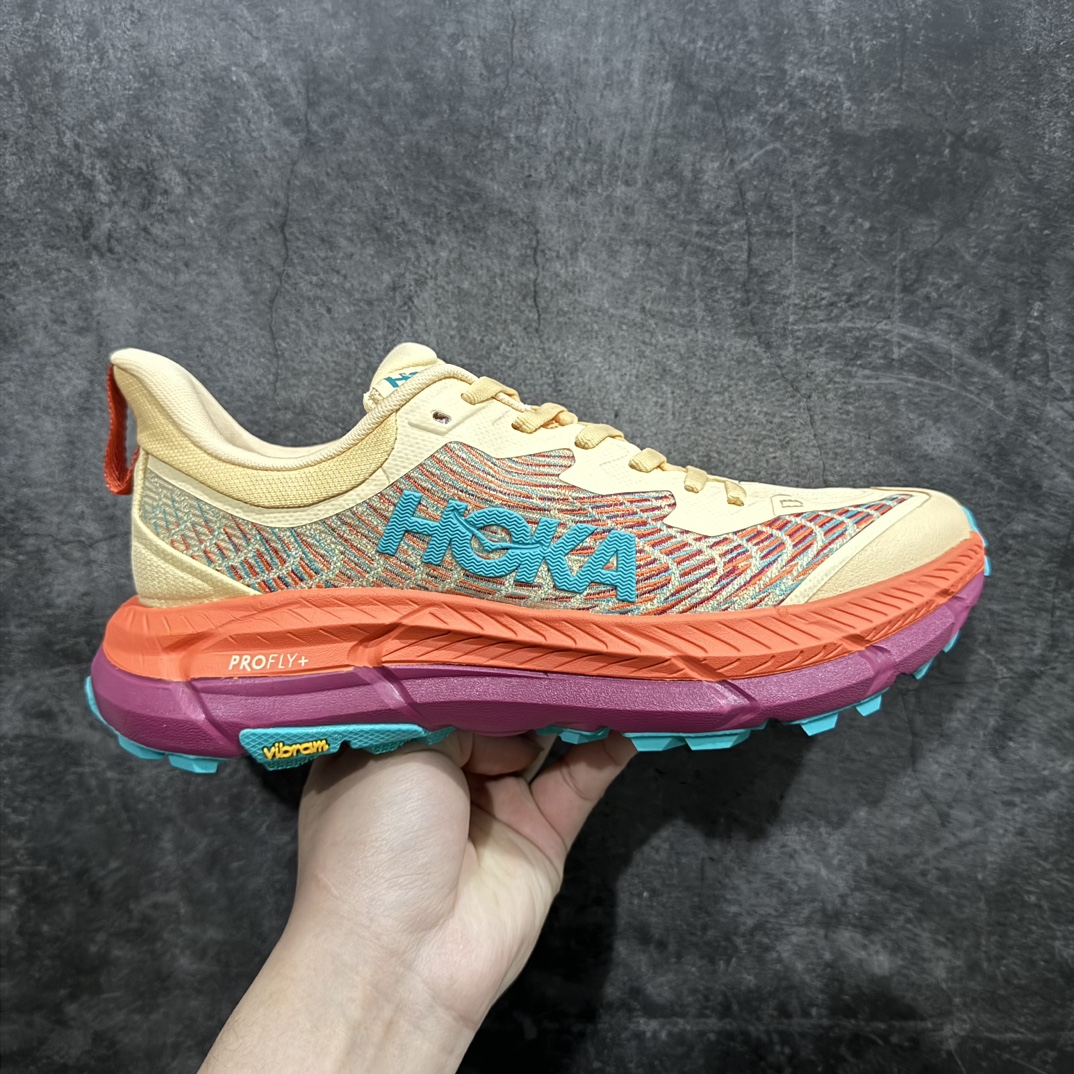 【公司级】HOKA ONE ONE Mafate Speed 4 飞速玛法特4代系列低帮轻量户外越野休闲运动慢跑鞋HOKA ONE ONE是来自美国的跑步鞋知名品牌，创立于2009年，始终致力于为所有跑者提供更新、更好的跑步装备。相比常规跑鞋，HOKA ONE ONE特别研发使用性能独特的几何形跑鞋中底，此种鞋底更厚、更高、回弹性也更好，除了卓越的缓冲性能，它还能为各种阶段的跑者带来更具动感、更加稳定的跑步体验。HOKAONE ONE从设计之初就清楚意识到，要保证跑者步幅的均匀一致，双脚自然而然的运动至关重要。n 尺码：36 36.5 37.5 38 39 40 40.5 41 42 42.5 43 44 45 46 编码：NM280300-莆田鞋批发中心