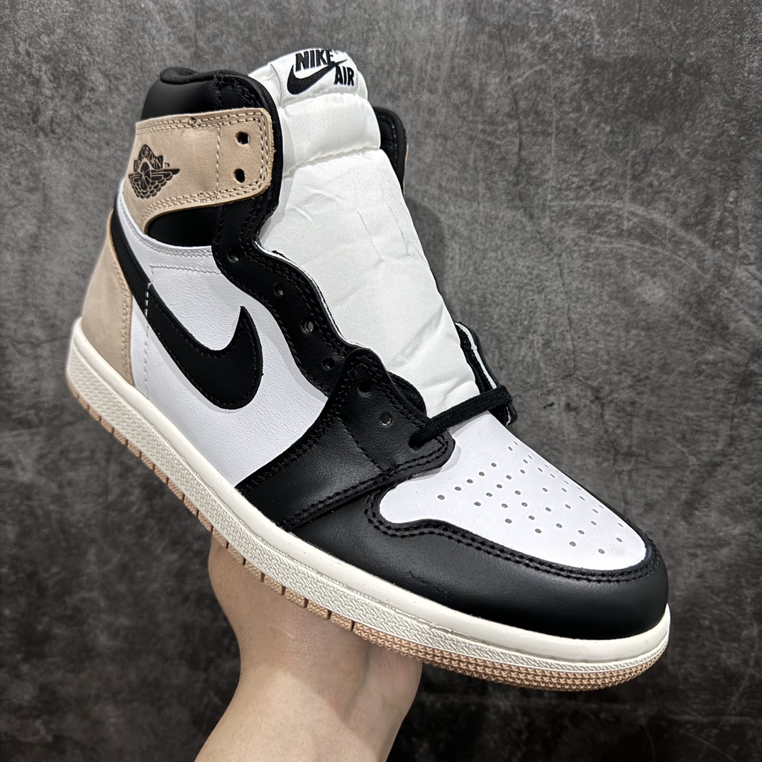 图片[3]-【神版】Air Jordan 1 High OG 拿铁棕黑n唯一可媲美原版 同价位区间无对手n全鞋电脑针车 精确间距匹配国内顶级头层皮料订染 用料绝不含糊飞翼3D高频深度立体 全方位比对原鞋n皮料全程玻璃冲刀 冲裁 清洁度完美工艺方面漏斗收腰 底线拉帮 LOGO立体 小到针眼排布载片对称 冲孔效果 鞋标规范 鞋垫背胶等等n不吹不黑这个价位无敌，绝对无敌 货号：FD2596 021 Size：36 36.5 37.5 38 38.5 39 40 40.5 41 42 42.5 43 44 44.5 45 46 47.5 编码：LDS310330-莆田鞋批发中心