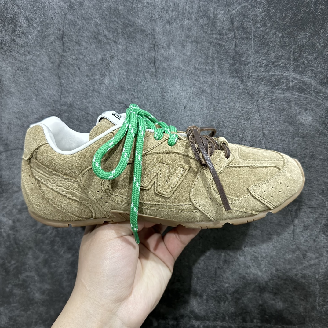 【广东纯原版本】Miumiu x New Balance NB24S联名款运动鞋  缪缪大秀上爆出的这双与New Balance 新百伦联名款运动 球鞋 后全球各大代购官网火爆上市.24s开春走秀场曝光、非常流行的美拉德配色平底鞋，双鞋带设计、独特风格，非常有质感！上脚非常轻便 百搭 全球以及国内社交平台已爆众多上脚图 多位顶级流量明星立捧n面料:  原版定制牛反绒n内里:  进口透网布拼接羊皮里n鞋底:  原版开模牛筋大底n底厚：2.5CM 尺码：35 36 37 38 39 40 编码：TL420440-莆田鞋批发中心