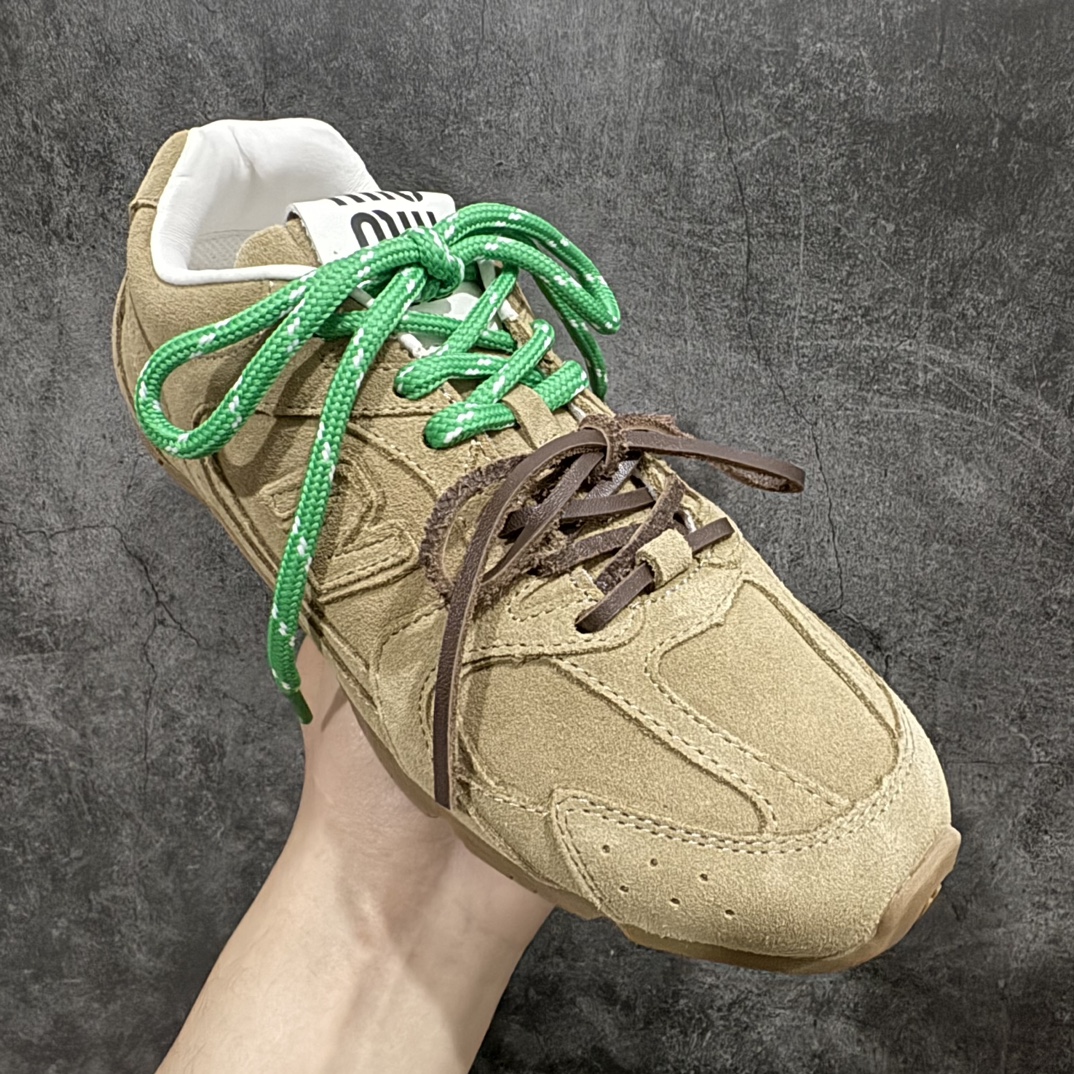 图片[3]-【广东纯原版本】Miumiu x New Balance NB24S联名款运动鞋  缪缪大秀上爆出的这双与New Balance 新百伦联名款运动 球鞋 后全球各大代购官网火爆上市.24s开春走秀场曝光、非常流行的美拉德配色平底鞋，双鞋带设计、独特风格，非常有质感！上脚非常轻便 百搭 全球以及国内社交平台已爆众多上脚图 多位顶级流量明星立捧n面料:  原版定制牛反绒n内里:  进口透网布拼接羊皮里n鞋底:  原版开模牛筋大底n底厚：2.5CM 尺码：35 36 37 38 39 40 编码：TL420440-莆田鞋批发中心