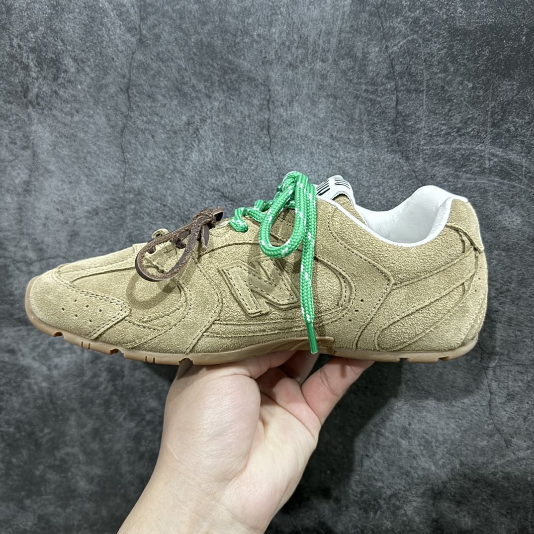 图片[2]-【广东纯原版本】Miumiu x New Balance NB24S联名款运动鞋  缪缪大秀上爆出的这双与New Balance 新百伦联名款运动 球鞋 后全球各大代购官网火爆上市.24s开春走秀场曝光、非常流行的美拉德配色平底鞋，双鞋带设计、独特风格，非常有质感！上脚非常轻便 百搭 全球以及国内社交平台已爆众多上脚图 多位顶级流量明星立捧n面料:  原版定制牛反绒n内里:  进口透网布拼接羊皮里n鞋底:  原版开模牛筋大底n底厚：2.5CM 尺码：35 36 37 38 39 40 编码：TL420440-鞋库