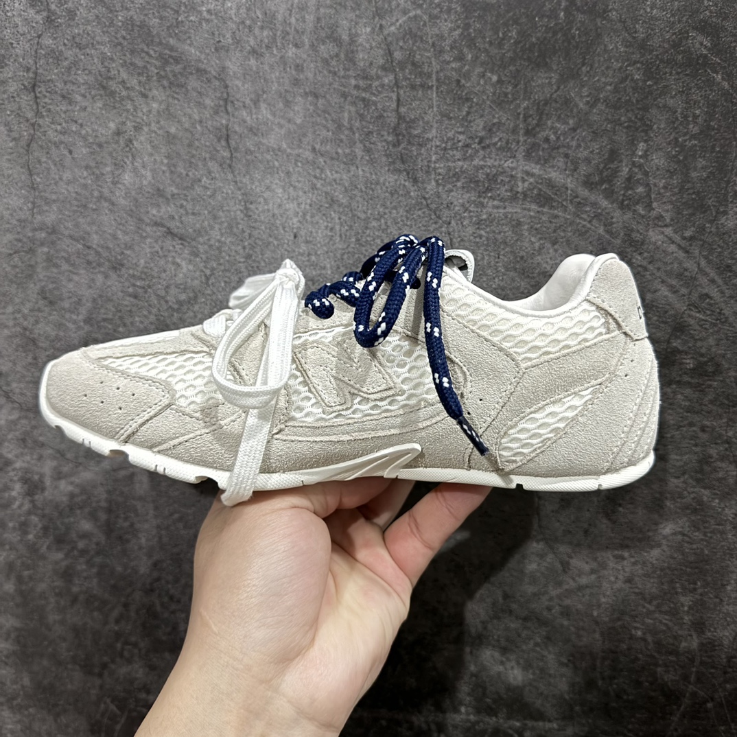 图片[2]-【广东纯原版本】Miumiu x New Balance NB24S联名款运动鞋  缪缪大秀上爆出的这双与New Balance 新百伦联名款运动 球鞋 后全球各大代购官网火爆上市.24s开春走秀场曝光、非常流行的美拉德配色平底鞋，双鞋带设计、独特风格，非常有质感！上脚非常轻便 百搭 全球以及国内社交平台已爆众多上脚图 多位顶级流量明星立捧n面料:  原版定制牛反绒n内里:  进口透网布拼接羊皮里n鞋底:  原版开模牛筋大底n底厚：2.5CM 尺码：35 36 37 38 39 40 编码：TL420440-鞋库